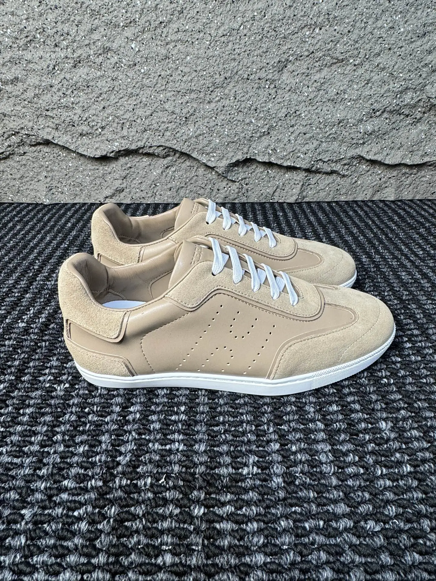 【 HERMES】爱马仕 P219💰 -高端品质 官网同款 -鞋面:🔝纳帕小牛皮、激光冲孔 H 字样 -内里:水染牛皮 -大底:超轻TPU成型大底 -超高品控·做工精细:凸显(高端·贵气·档次) -Size :38-44(45可订做)·