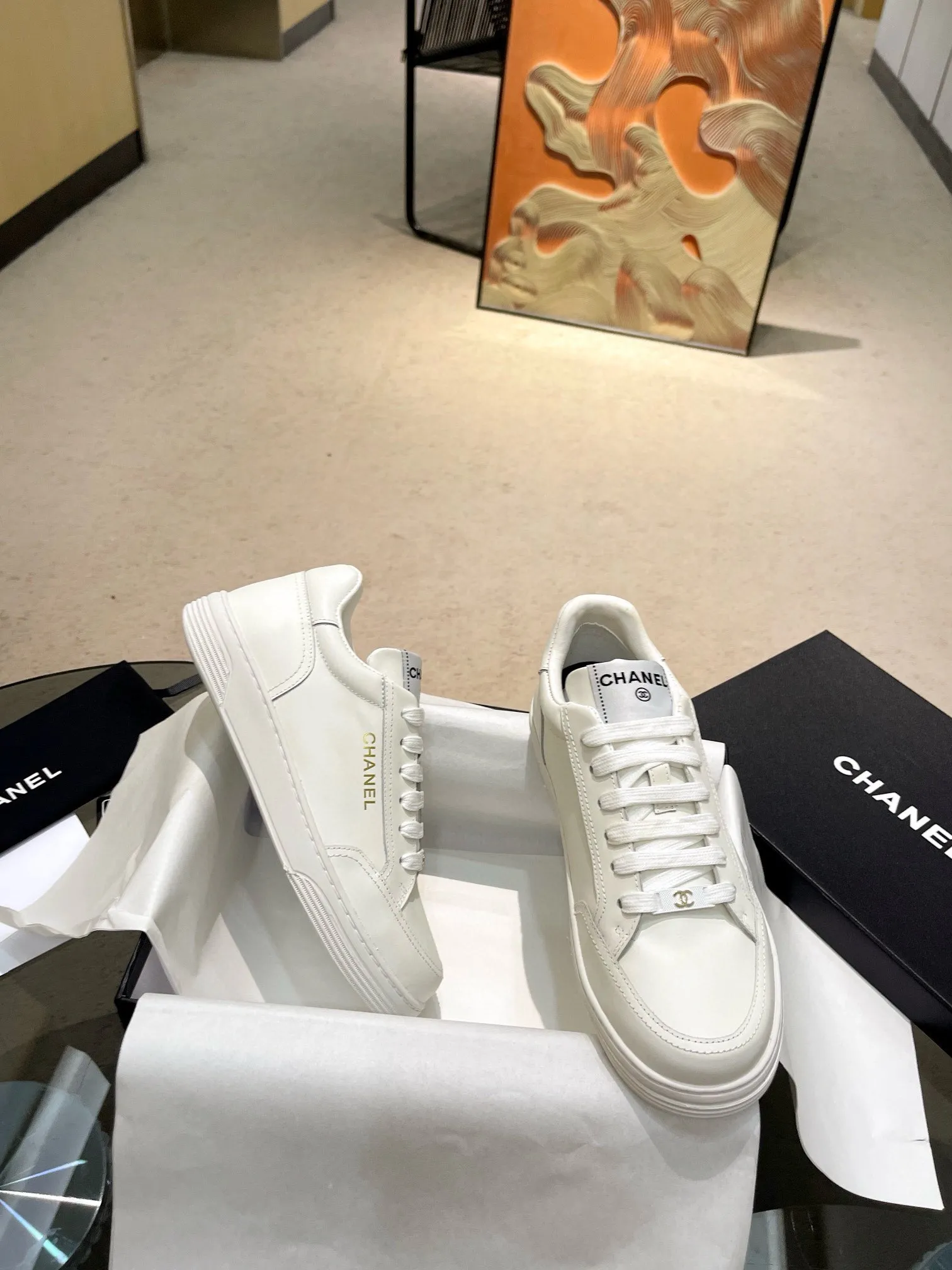 实价不让利P261!2024 ssCHA/香奈儿早春新款 运动鞋各大平台热卖单品~也是网红达人穿搭首选小香整个系列已全面升级 鞋面增加更多时尚元素 鞋面用料拼接鞋面(牛皮+磨砂皮+原版羽绒防水布) 原版双色PHYLON(MD)底, 回弹力好配全套高端包装 码数:35-44!