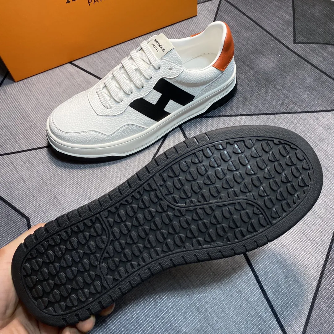 📛📛📛PPP200(Hermes 爱马仕)🆕男士拼色休闲鞋,富有质感的小牛皮细节。拼接原版牛皮面,此鞋款从马术世界汲取灵感,融合技术细节和实用功能.透气羊里,原版组合大底,高端品质,各处细节均完美结合! Size:38-44 (45可定做)