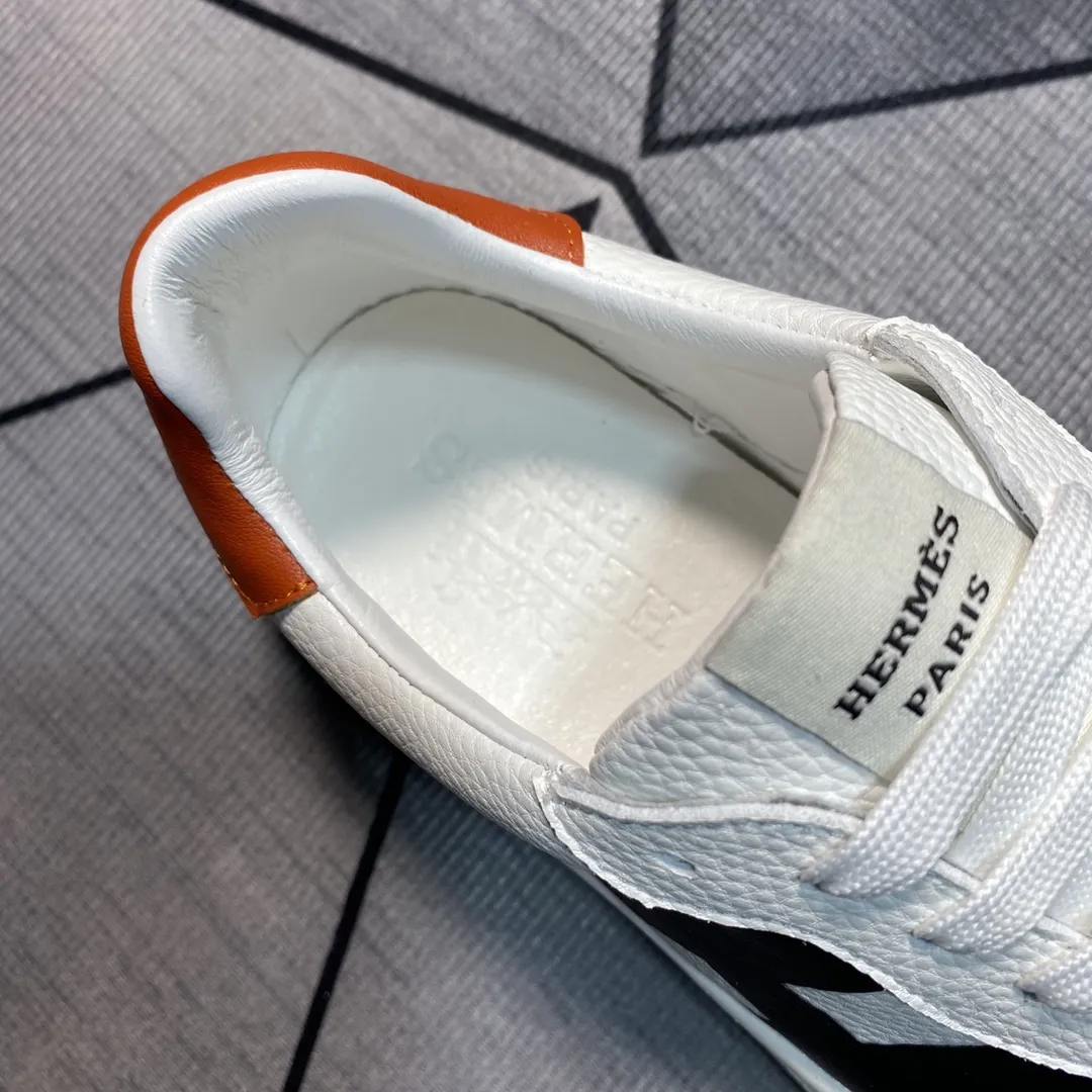 📛📛📛PPP200(Hermes 爱马仕)🆕男士拼色休闲鞋,富有质感的小牛皮细节。拼接原版牛皮面,此鞋款从马术世界汲取灵感,融合技术细节和实用功能.透气羊里,原版组合大底,高端品质,各处细节均完美结合! Size:38-44 (45可定做)