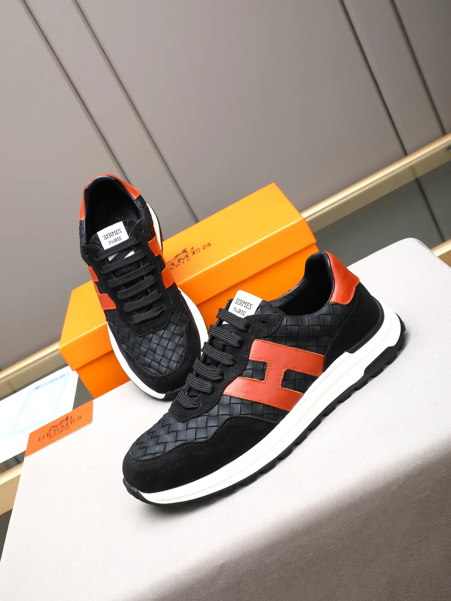 📛📛📛PPP210（Hermes 爱马仕）🆕男士拼色运动鞋，富有质感的小牛皮细节。拼接原版牛皮面，此鞋款从马术世界汲取灵感，融合技术细节和实用功能.透气羊里，原版组合大底，高端品质，各处细节均完美结合！ Size：38-44 （45可定做）