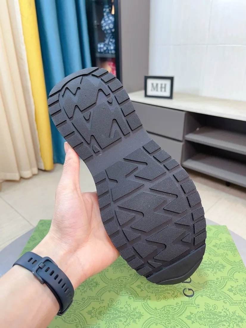 出厂价220🌹🌹GUCCI【古奇】新款男鞋高端品牌,最新時尚休闲男鞋,潮流百搭之款,轻松运动风,鞋面意大利进口头层牛皮 真皮内里 加超精细做工。原版个性时尚橡胶耐磨大底,上脚轻巧舒适,码数38-44