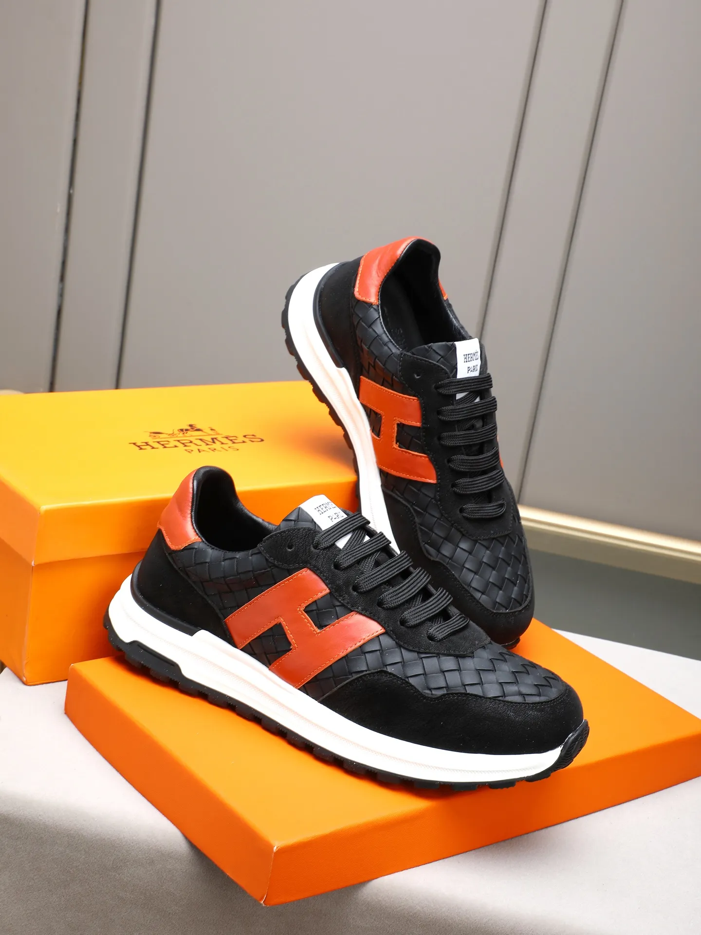 📛📛📛PPP210(Hermes 爱马仕)🆕男士拼色运动鞋,富有质感的小牛皮细节。拼接原版牛皮面,此鞋款从马术世界汲取灵感,融合技术细节和实用功能.透气羊里,原版组合大底,高端品质,各处细节均完美结合! Size:38-44 (45可定做)