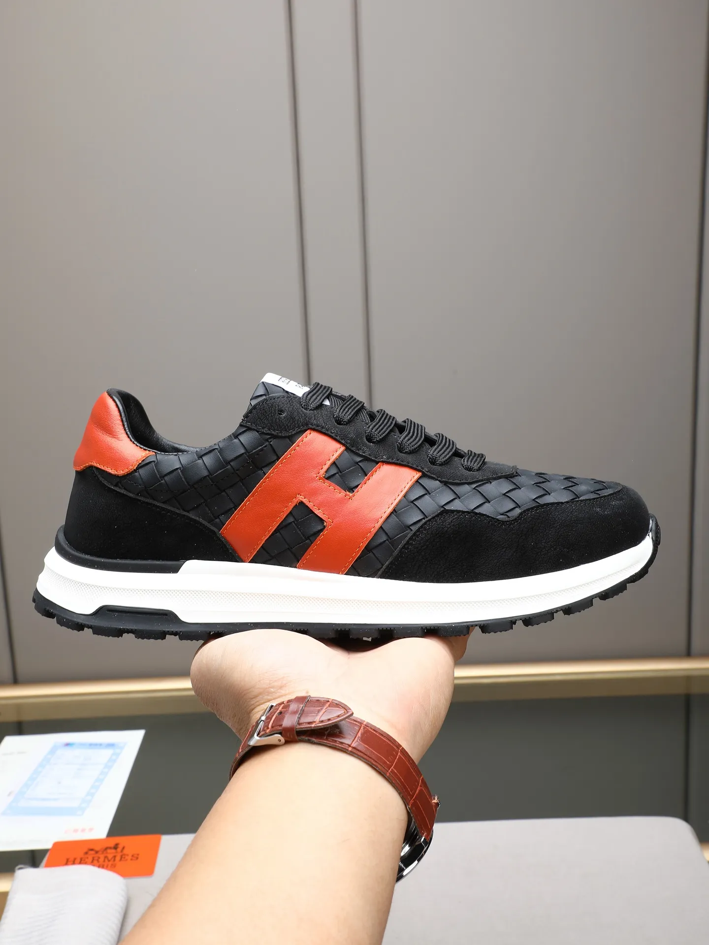 📛📛📛PPP210（Hermes 爱马仕）🆕男士拼色运动鞋，富有质感的小牛皮细节。拼接原版牛皮面，此鞋款从马术世界汲取灵感，融合技术细节和实用功能.透气羊里，原版组合大底，高端品质，各处细节均完美结合！ Size：38-44 （45可定做）