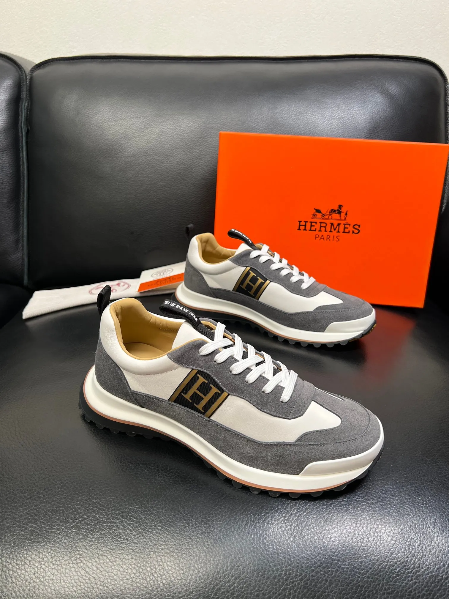 P250 Hermes 高品质 顶级工艺品 爱马仕 专柜同步发售原厂配置,意大利进口原版牛皮面料,高品质拼接工艺,全进口水染牛皮里垫,鞋底:原厂特供原版底超级舒适,原厂跟单货 欢迎对比,码数 39-44( 订做 38 45 )