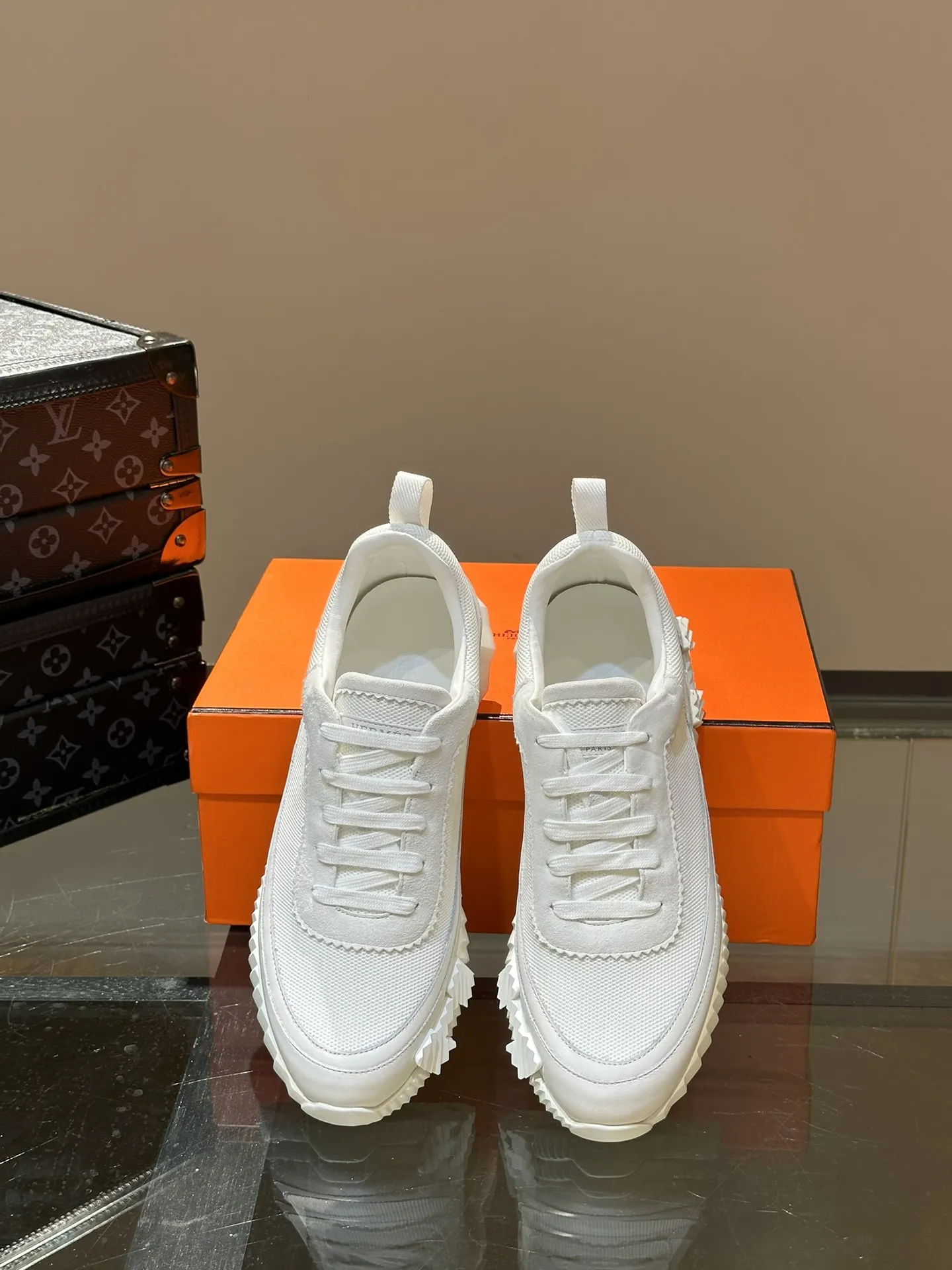 ◾️▫️H爱马仕Bouncing运动鞋，男士休闲运动鞋，鞋面牛皮拼接高端网布打造，进口材质，质感十足，轻盈鞋底装饰撞色图案，打造百搭时尚风格。 P200元 Size：38-44