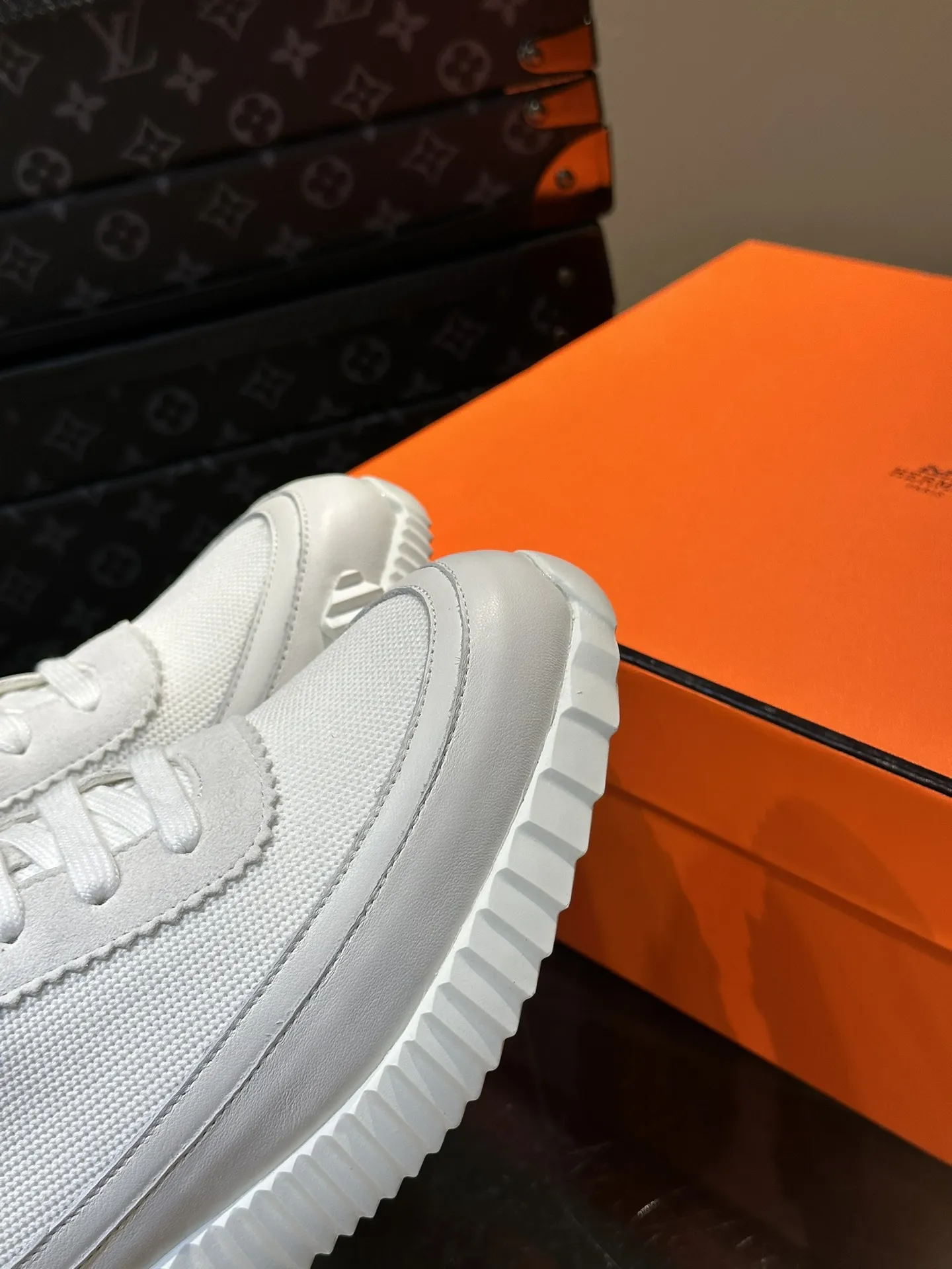 ◾️▫️H爱马仕Bouncing运动鞋，男士休闲运动鞋，鞋面牛皮拼接高端网布打造，进口材质，质感十足，轻盈鞋底装饰撞色图案，打造百搭时尚风格。 P200元 Size：38-44