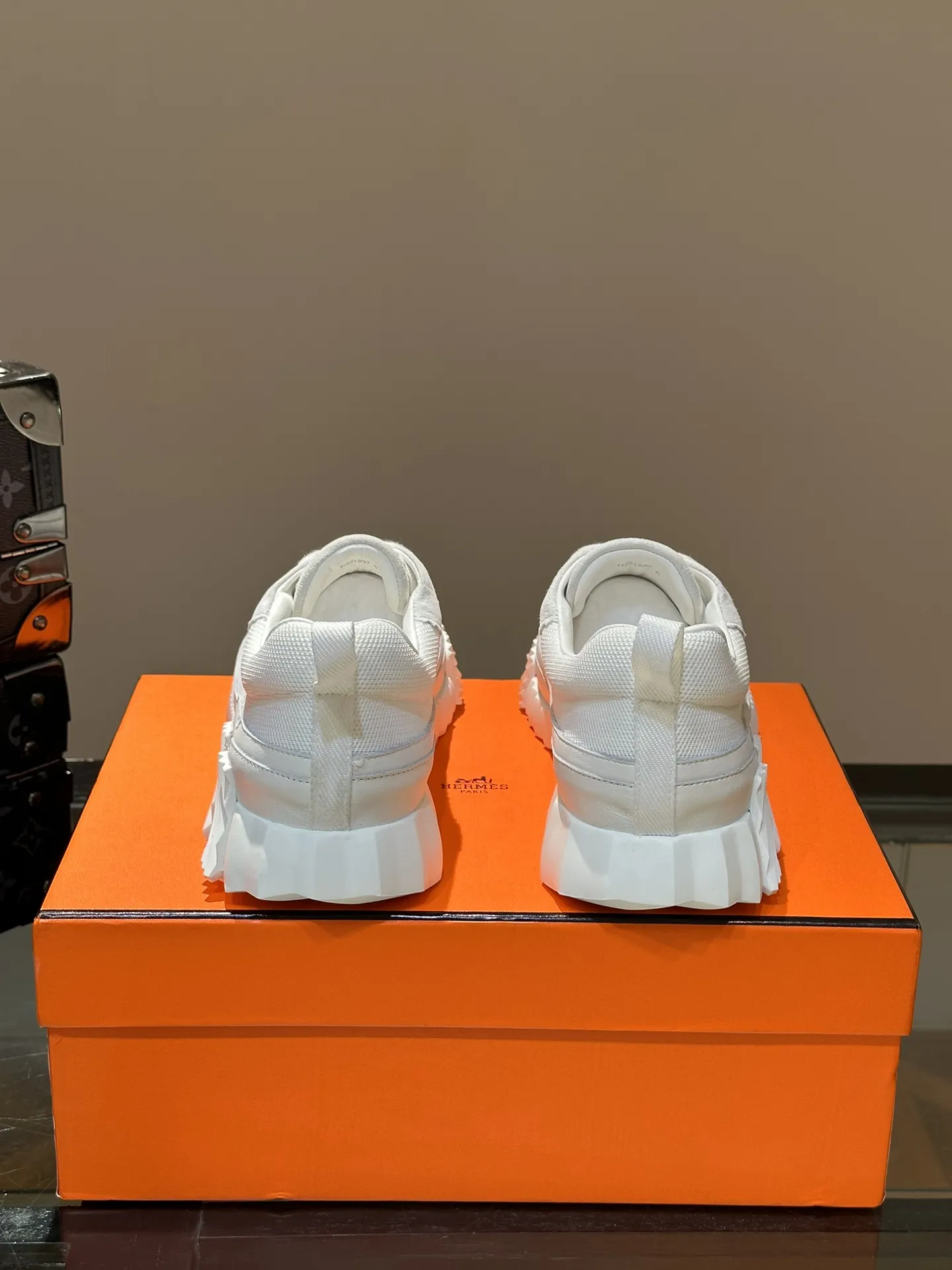 ◾️▫️H爱马仕Bouncing运动鞋,男士休闲运动鞋,鞋面牛皮拼接高端网布打造,进口材质,质感十足,轻盈鞋底装饰撞色图案,打造百搭时尚风格。 P200元 Size:38-44