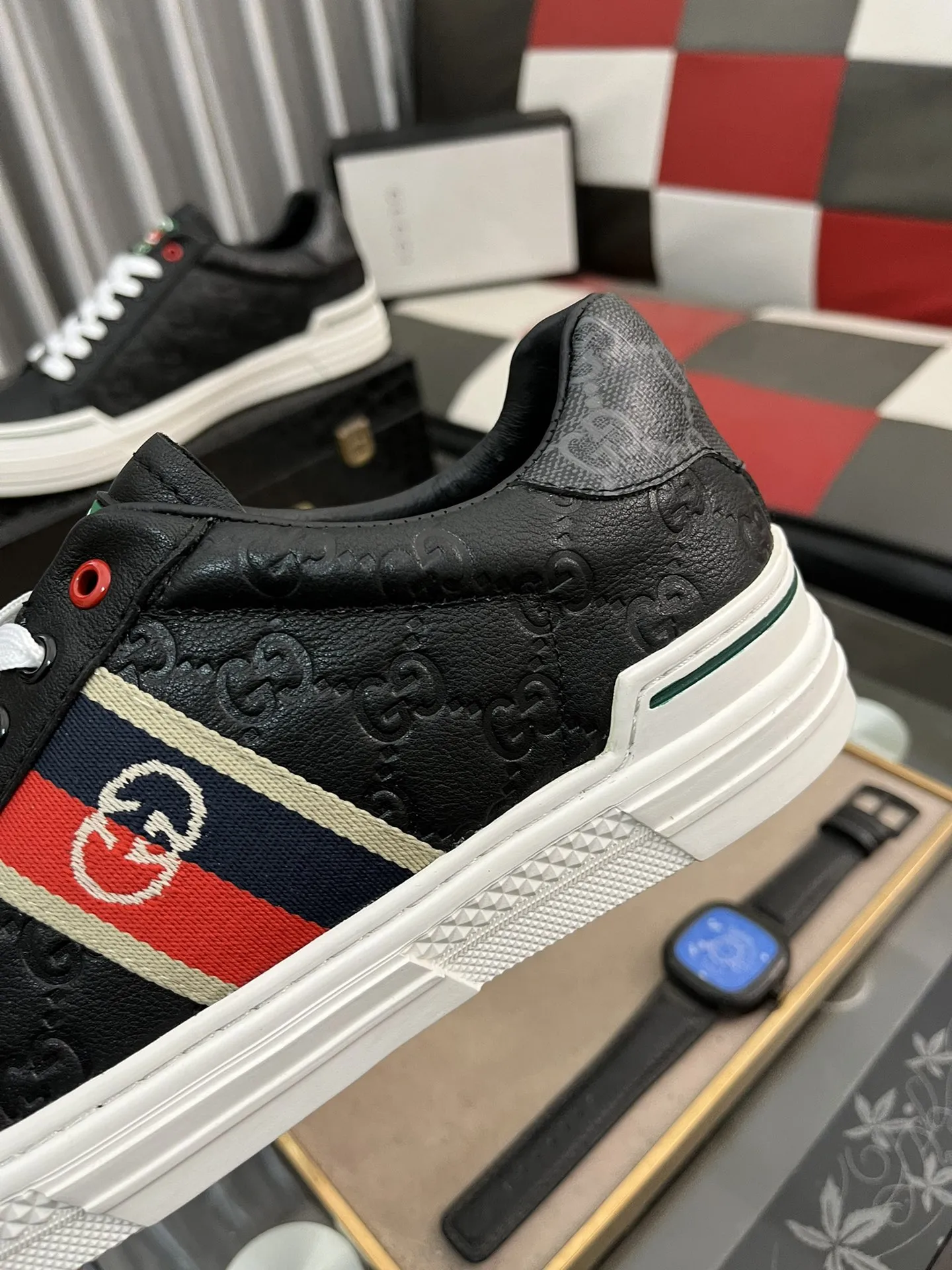 出厂价:220⌚️⌚️【GUCCI】古奇男鞋休闲鞋绝对火爆🔥潮男的极致搭配单品!超质感魅力挡不住,主推款,花皮色彩亮丽!鞋面选用优质牛皮+品牌印花面料,羊皮垫脚, 耐磨橡胶底,高贵典雅!舒适度爆棚🎁🎁想怎么帅就怎么帅💪 38-442⃣️色可选