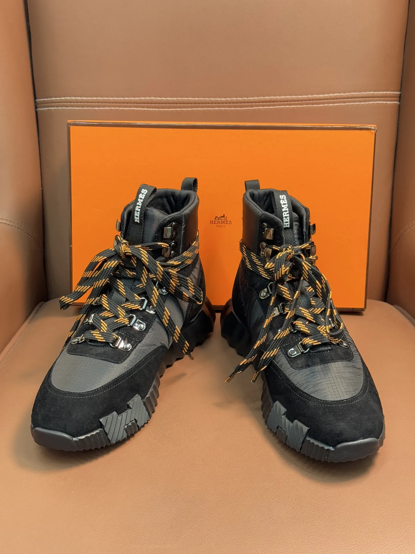 💰370 H 爱马仕高端奢品，男士高帮休闲运动鞋，头层磨砂牛皮拼接防水布，精品级别，打造现代都会风格！进口小牛皮内里，柔软舒适，TPU大底 轻便舒适，精品级别！ Size:38-44（45定做）