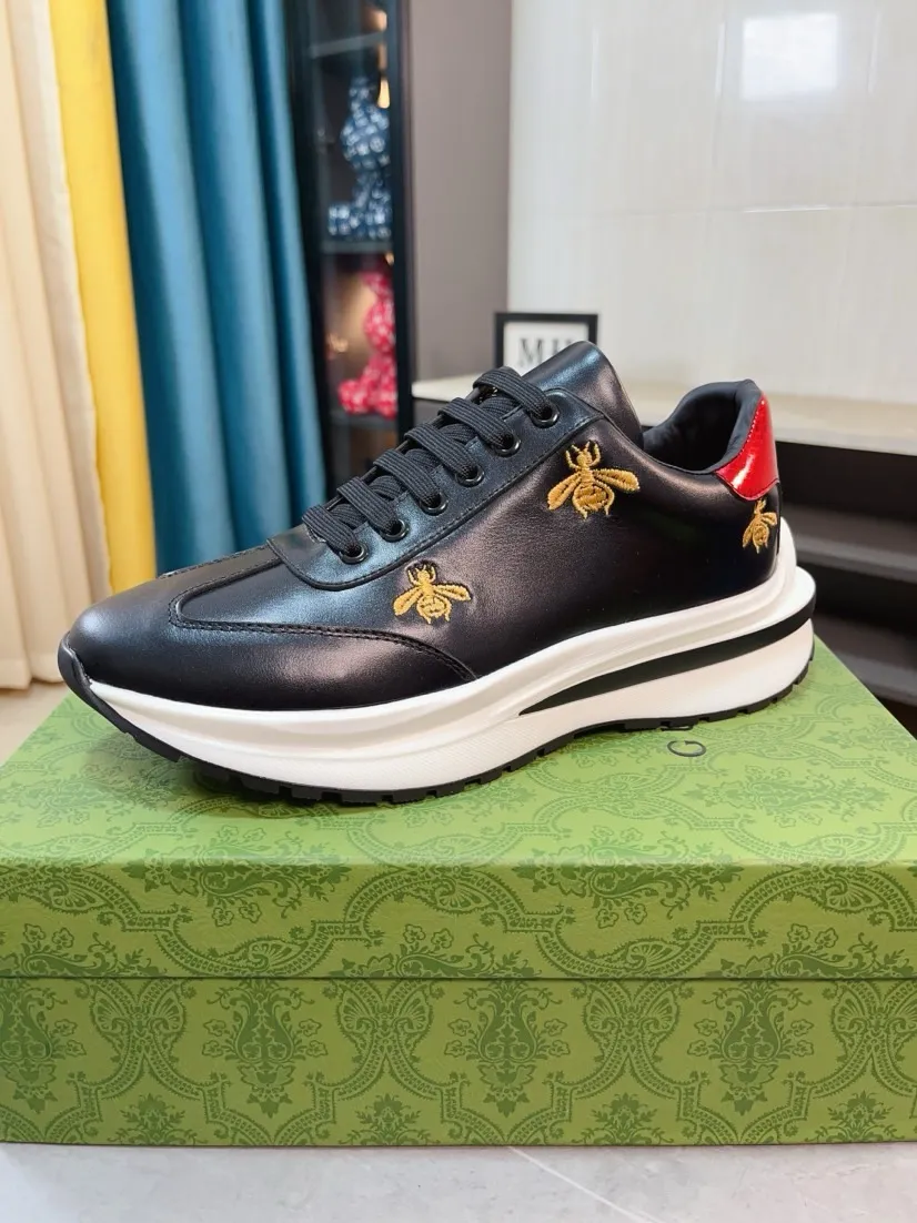 出厂价220🌹🌹GUCCI【古奇】新款男鞋高端品牌,最新時尚休闲男鞋,潮流百搭之款,轻松运动风,鞋面意大利进口头层牛皮 真皮内里 加超精细做工。原版个性时尚橡胶耐磨大底,上脚轻巧舒适,码数38-44