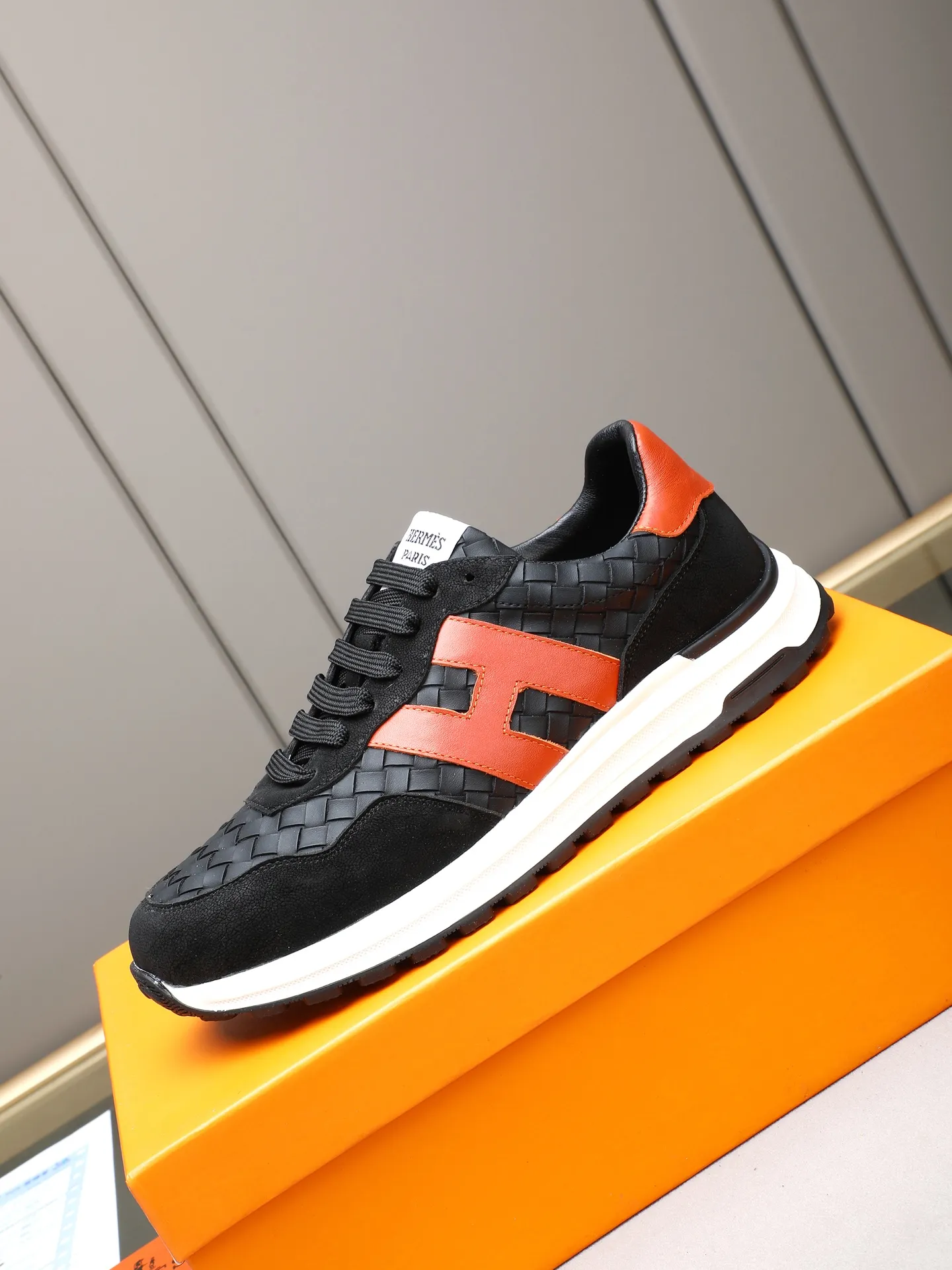 📛📛📛PPP210（Hermes 爱马仕）🆕男士拼色运动鞋，富有质感的小牛皮细节。拼接原版牛皮面，此鞋款从马术世界汲取灵感，融合技术细节和实用功能.透气羊里，原版组合大底，高端品质，各处细节均完美结合！ Size：38-44 （45可定做）