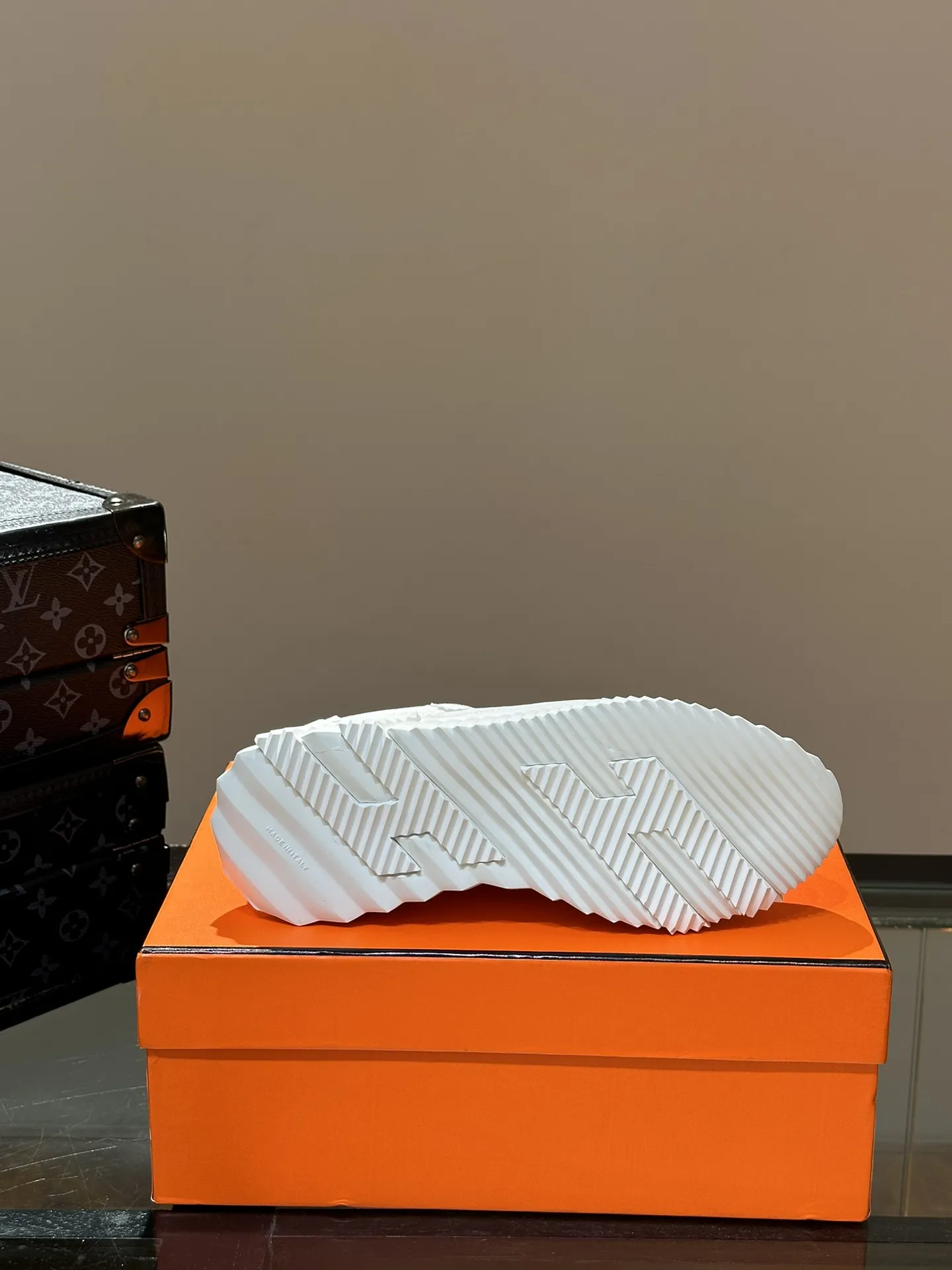 ◾️▫️H爱马仕Bouncing运动鞋，男士休闲运动鞋，鞋面牛皮拼接高端网布打造，进口材质，质感十足，轻盈鞋底装饰撞色图案，打造百搭时尚风格。 P200元 Size：38-44