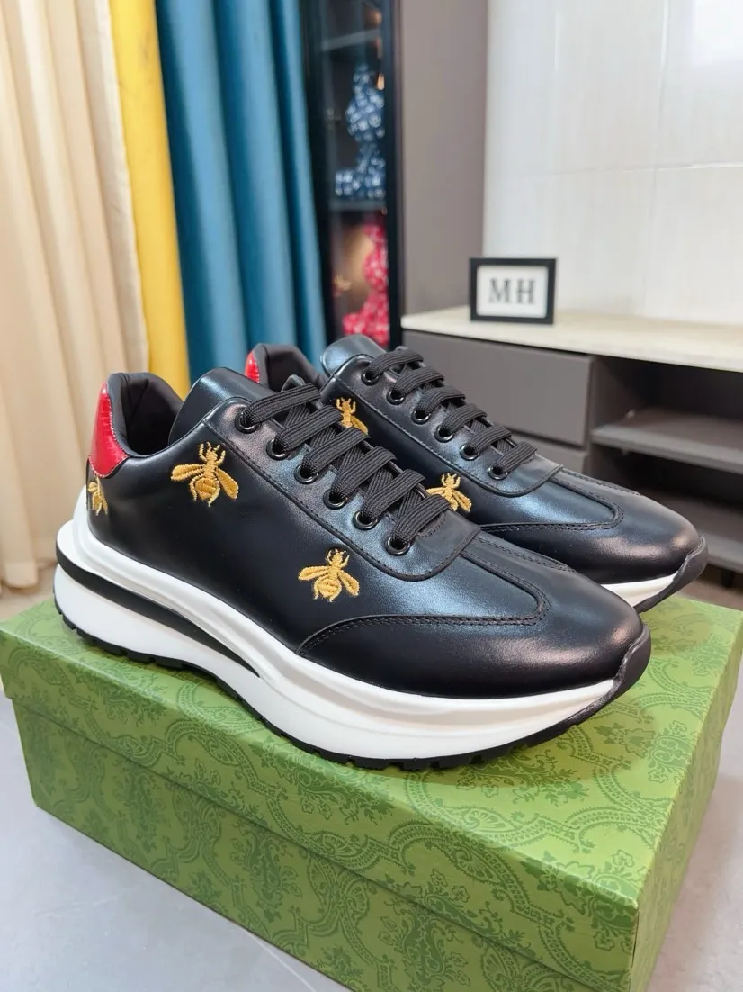 出厂价220🌹🌹GUCCI【古奇】新款男鞋高端品牌,最新時尚休闲男鞋,潮流百搭之款,轻松运动风,鞋面意大利进口头层牛皮 真皮内里 加超精细做工。原版个性时尚橡胶耐磨大底,上脚轻巧舒适,码数38-44