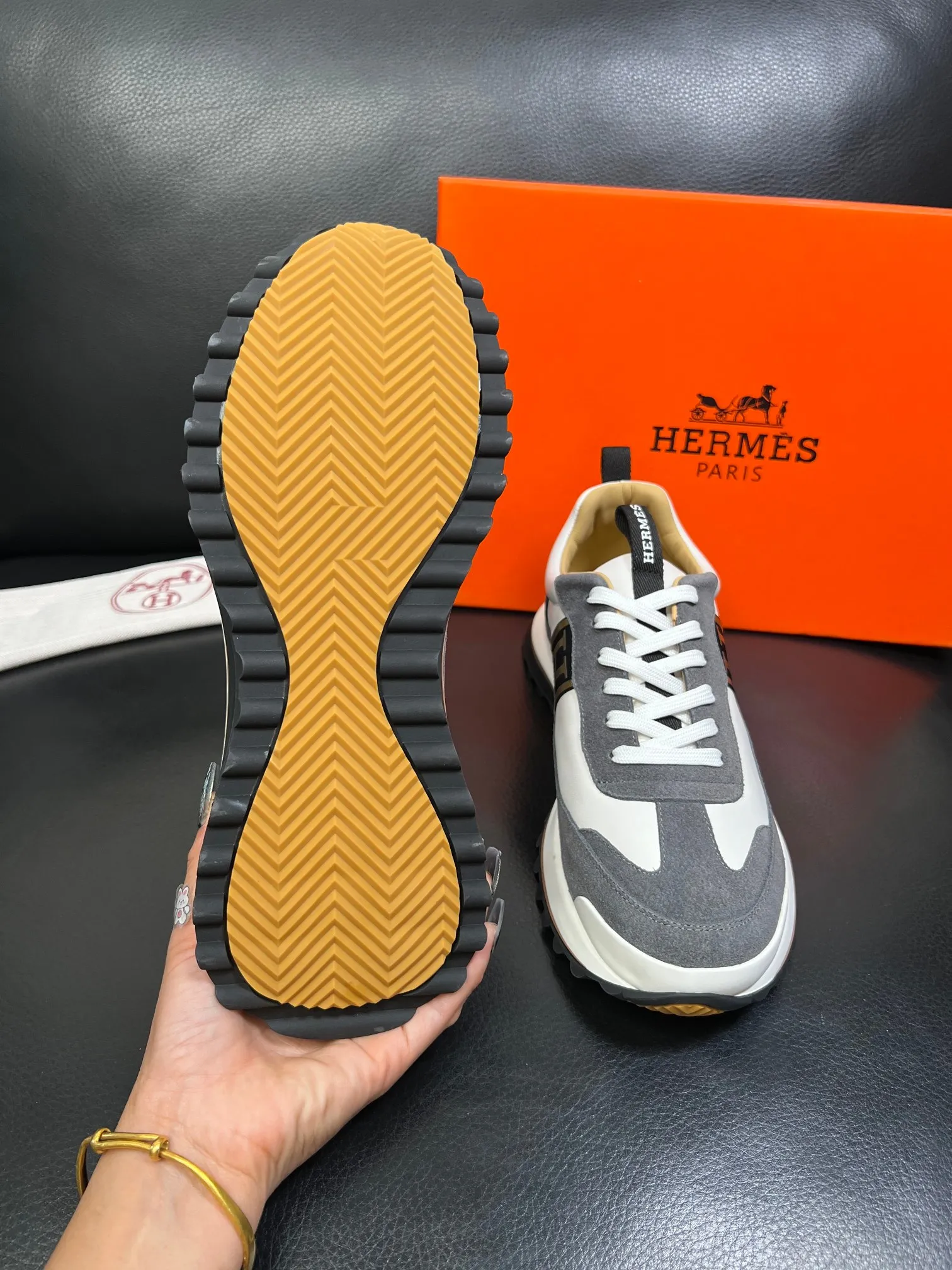 P250 Hermes 高品质 顶级工艺品 爱马仕 专柜同步发售原厂配置,意大利进口原版牛皮面料,高品质拼接工艺,全进口水染牛皮里垫,鞋底:原厂特供原版底超级舒适,原厂跟单货 欢迎对比,码数 39-44( 订做 38 45 )