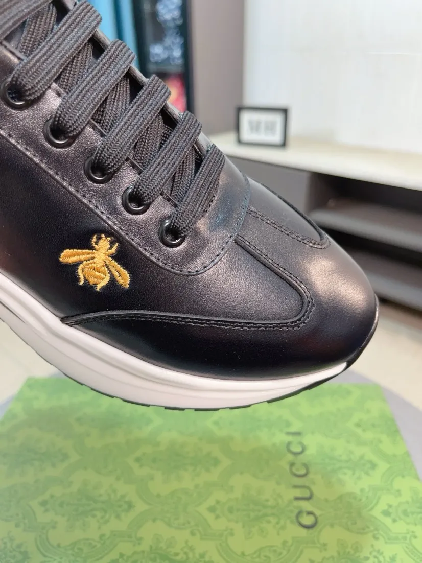 出厂价220🌹🌹GUCCI【古奇】新款男鞋高端品牌,最新時尚休闲男鞋,潮流百搭之款,轻松运动风,鞋面意大利进口头层牛皮 真皮内里 加超精细做工。原版个性时尚橡胶耐磨大底,上脚轻巧舒适,码数38-44