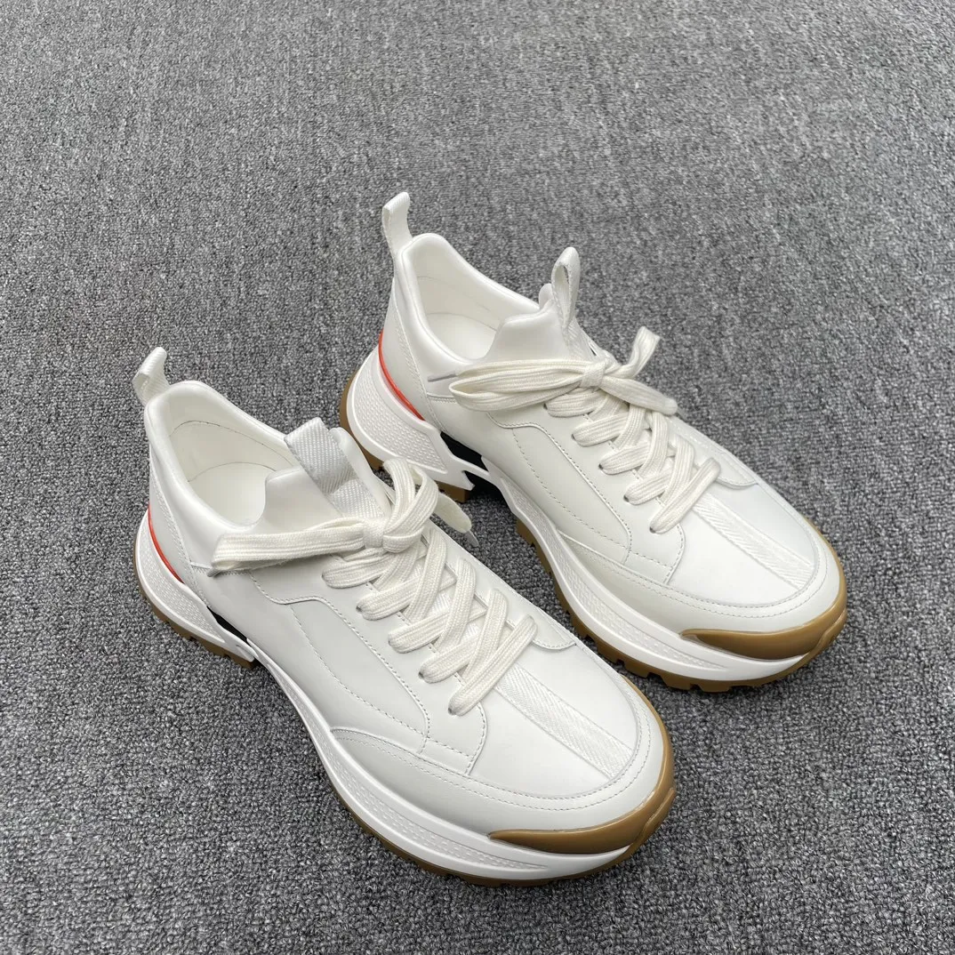 HERMES/爱马仕**运动男鞋 鞋面采用印花高科技泽西织物和小牛皮运动鞋。 超大鞋底装饰几何图案,饰有标志性“H”细节,打造户外运动风格。 蜂蜜色橡胶鞋底 白色橡胶中底,黑色和橙色橡胶嵌饰苔原绿色羊羔皮内底黑色高科技帆布内衬! 尺码:39-40-41-42-43-44(38.45订做) 批370