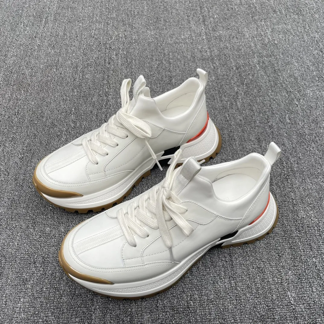 HERMES/爱马仕**运动男鞋 鞋面采用印花高科技泽西织物和小牛皮运动鞋。 超大鞋底装饰几何图案，饰有标志性&ldquo;H&rdquo;细节，打造户外运动风格。 蜂蜜色橡胶鞋底 白色橡胶中底，黑色和橙色橡胶嵌饰苔原绿色羊羔皮内底黑色高科技帆布内衬！ 尺码：39-40-41-42-43-44（38.45订做） 批370