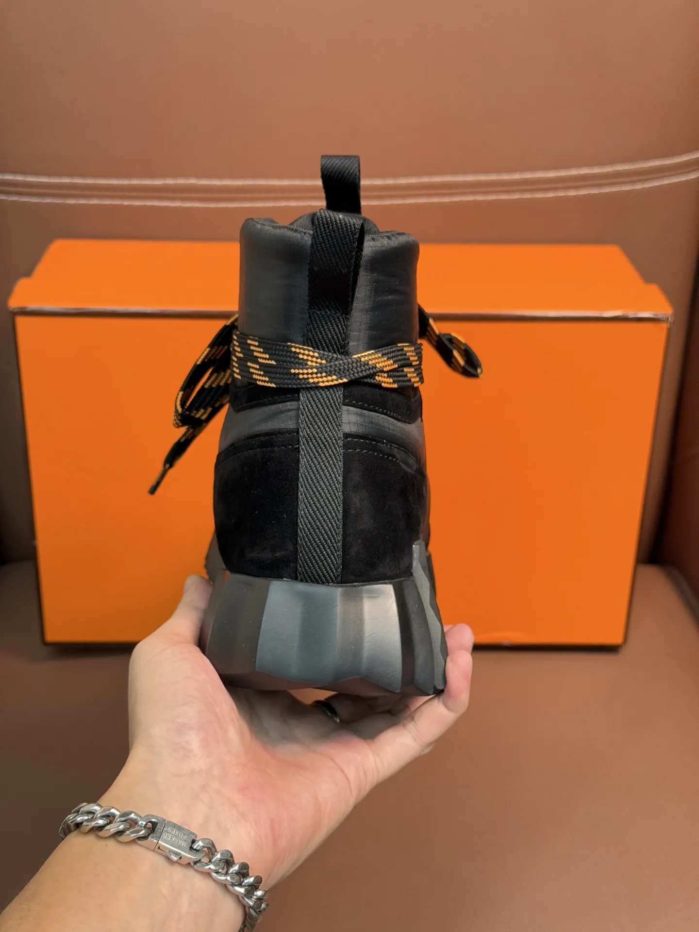 💰370 H 爱马仕高端奢品，男士高帮休闲运动鞋，头层磨砂牛皮拼接防水布，精品级别，打造现代都会风格！进口小牛皮内里，柔软舒适，TPU大底 轻便舒适，精品级别！ Size:38-44（45定做）