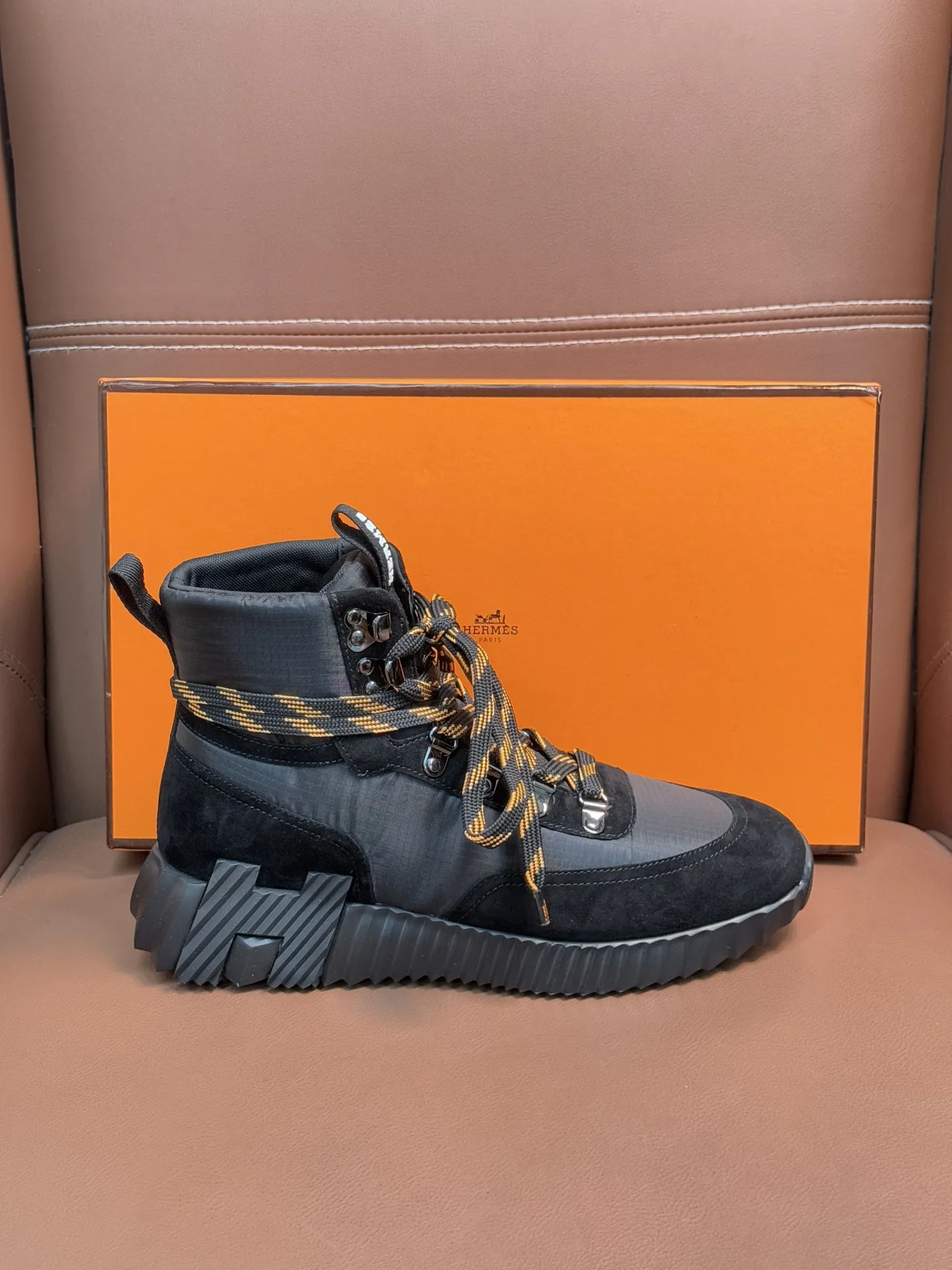 💰370 H 爱马仕高端奢品，男士高帮休闲运动鞋，头层磨砂牛皮拼接防水布，精品级别，打造现代都会风格！进口小牛皮内里，柔软舒适，TPU大底 轻便舒适，精品级别！ Size:38-44（45定做）