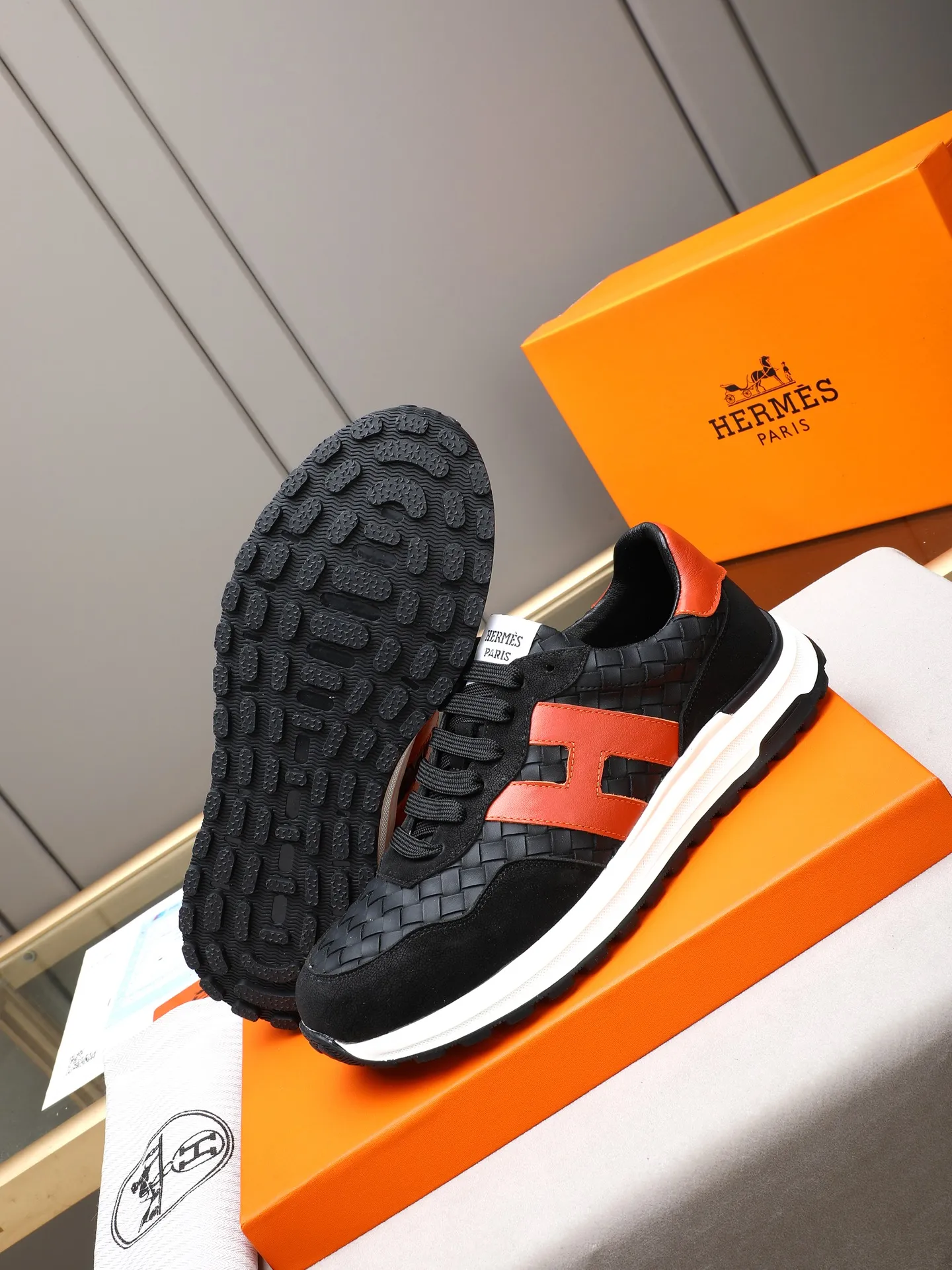 📛📛📛PPP210（Hermes 爱马仕）🆕男士拼色运动鞋，富有质感的小牛皮细节。拼接原版牛皮面，此鞋款从马术世界汲取灵感，融合技术细节和实用功能.透气羊里，原版组合大底，高端品质，各处细节均完美结合！ Size：38-44 （45可定做）