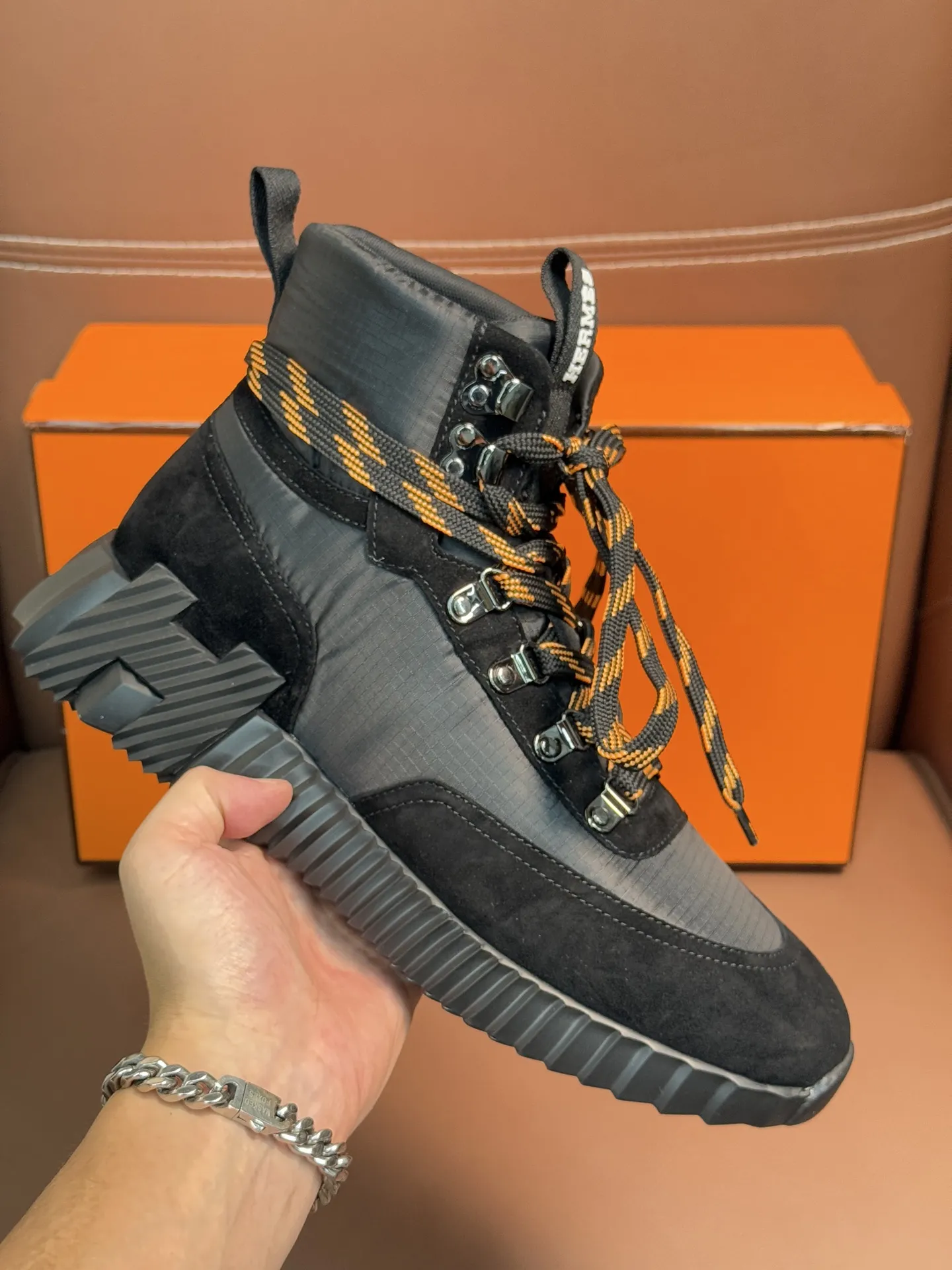 💰370 H 爱马仕高端奢品,男士高帮休闲运动鞋,头层磨砂牛皮拼接防水布,精品级别,打造现代都会风格!进口小牛皮内里,柔软舒适,TPU大底 轻便舒适,精品级别! Size:38-44(45定做)