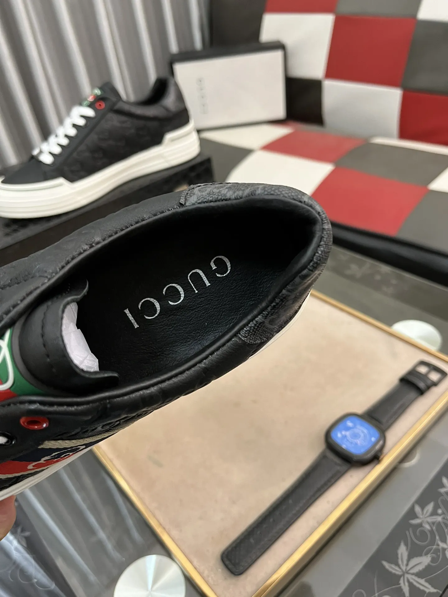 出厂价:220⌚️⌚️【GUCCI】古奇男鞋休闲鞋绝对火爆🔥潮男的极致搭配单品!超质感魅力挡不住,主推款,花皮色彩亮丽!鞋面选用优质牛皮+品牌印花面料,羊皮垫脚, 耐磨橡胶底,高贵典雅!舒适度爆棚🎁🎁想怎么帅就怎么帅💪 38-442⃣️色可选