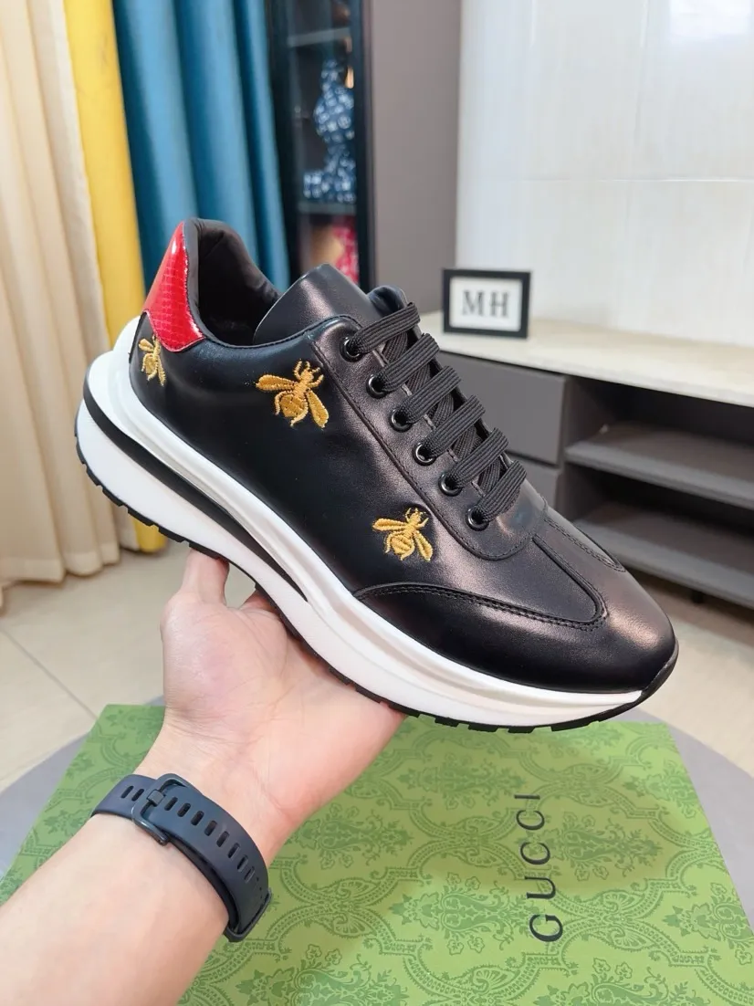 出厂价220🌹🌹GUCCI【古奇】新款男鞋高端品牌,最新時尚休闲男鞋,潮流百搭之款,轻松运动风,鞋面意大利进口头层牛皮 真皮内里 加超精细做工。原版个性时尚橡胶耐磨大底,上脚轻巧舒适,码数38-44