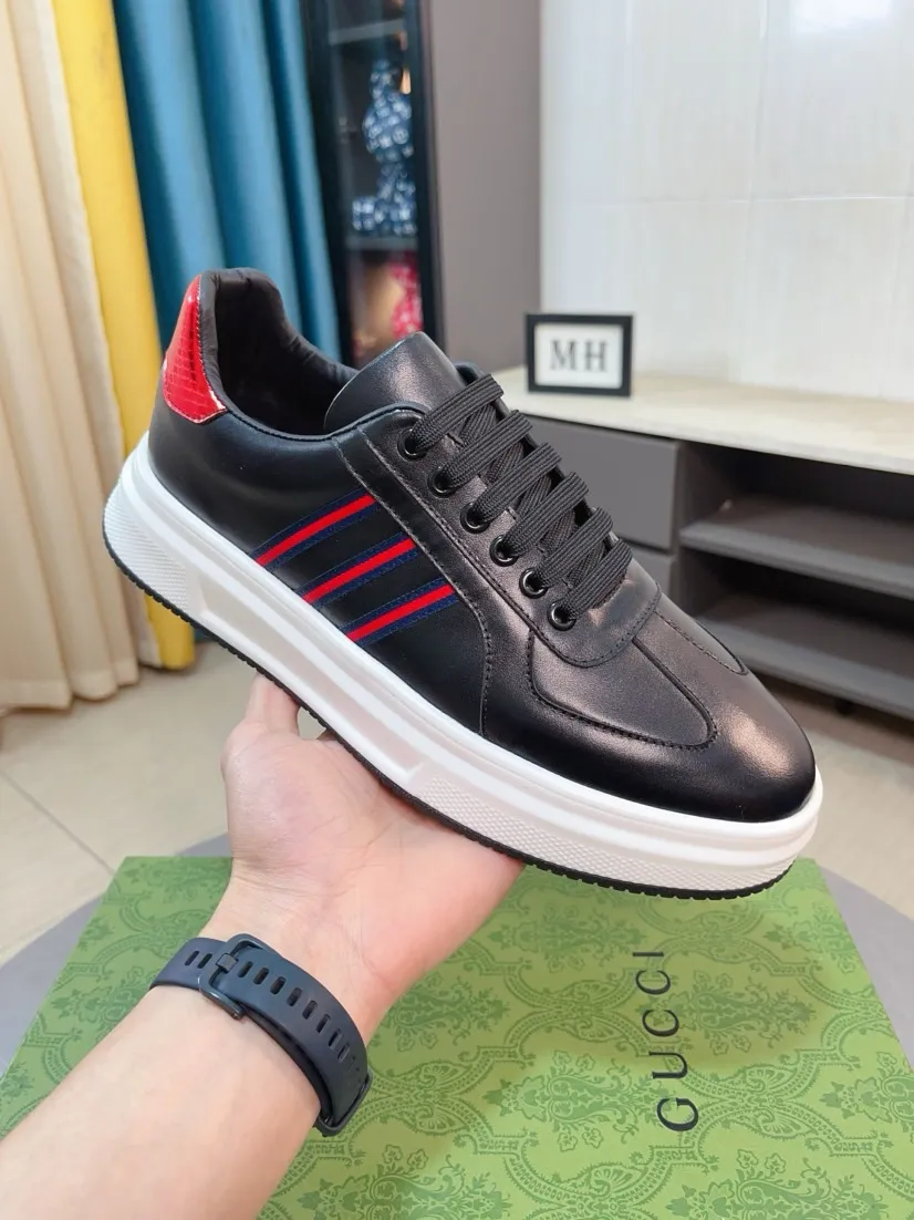 出厂价220🌹🌹GUCCI【古奇】新款男鞋高端品牌,最新時尚休闲男鞋,潮流百搭之款,轻松运动风,鞋面意大利进口头层牛皮 真皮内里 加超精细做工。原版个性时尚橡胶耐磨大底,上脚轻巧舒适,码数38-44