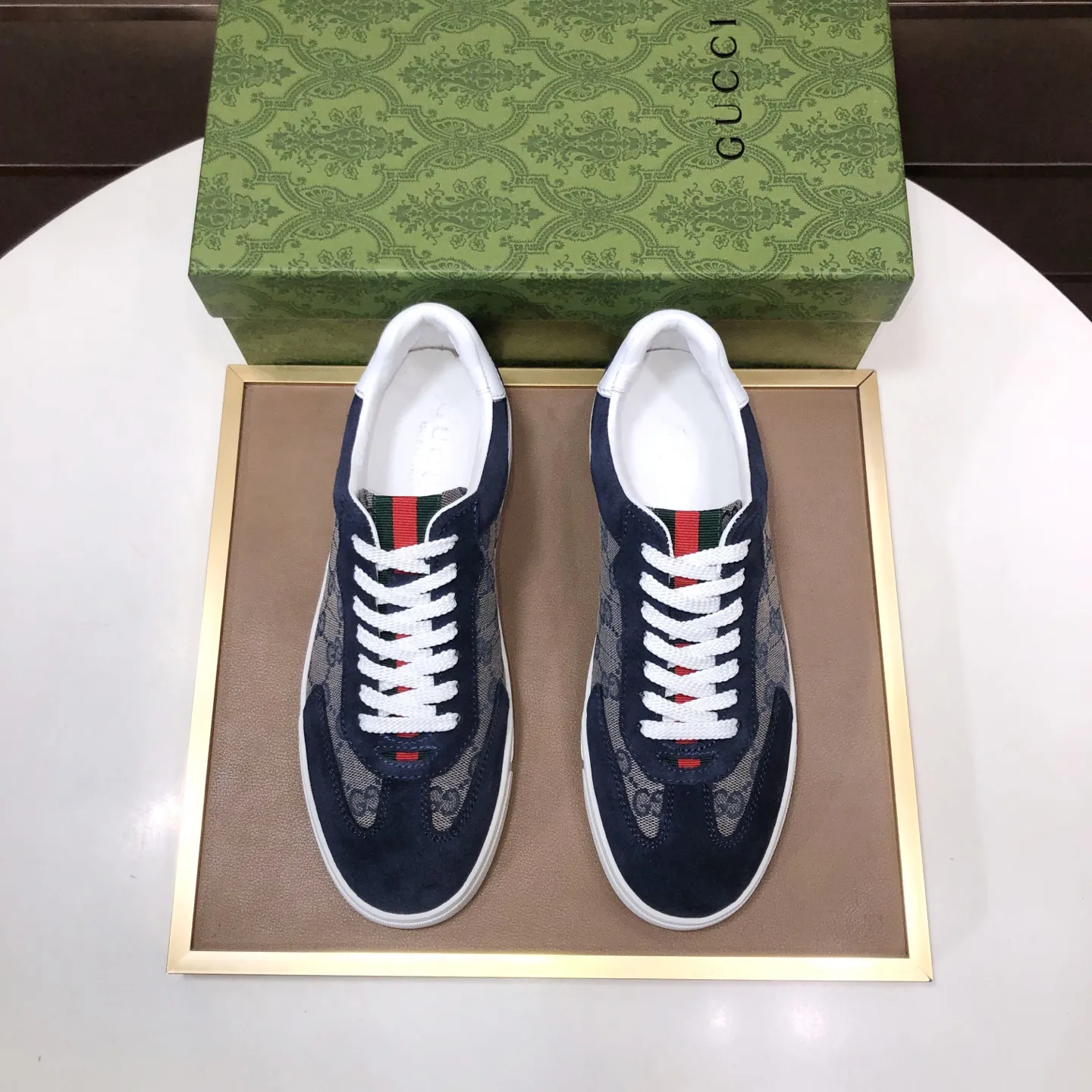 工厂批200💰【GUCCI 古奇】官网1:1运动男鞋火爆上市,采用原版古奇布料+面筋内里,再加官网原版1:1舒适大底。时尚百搭,着脚超舒适、透气。5色可选,标准鞋码38/45(45定做不退换)