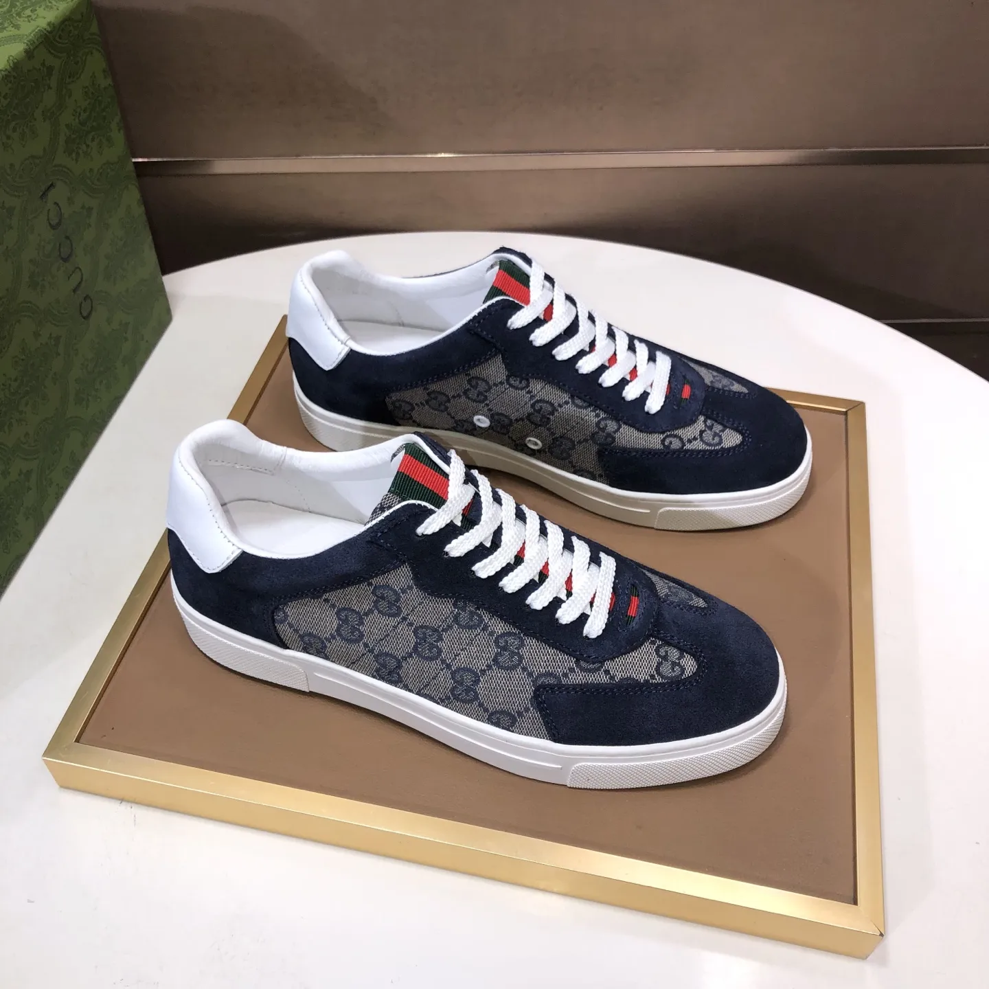 工厂批200💰【GUCCI 古奇】官网1:1运动男鞋火爆上市,采用原版古奇布料+面筋内里,再加官网原版1:1舒适大底。时尚百搭,着脚超舒适、透气。5色可选,标准鞋码38/45(45定做不退换)