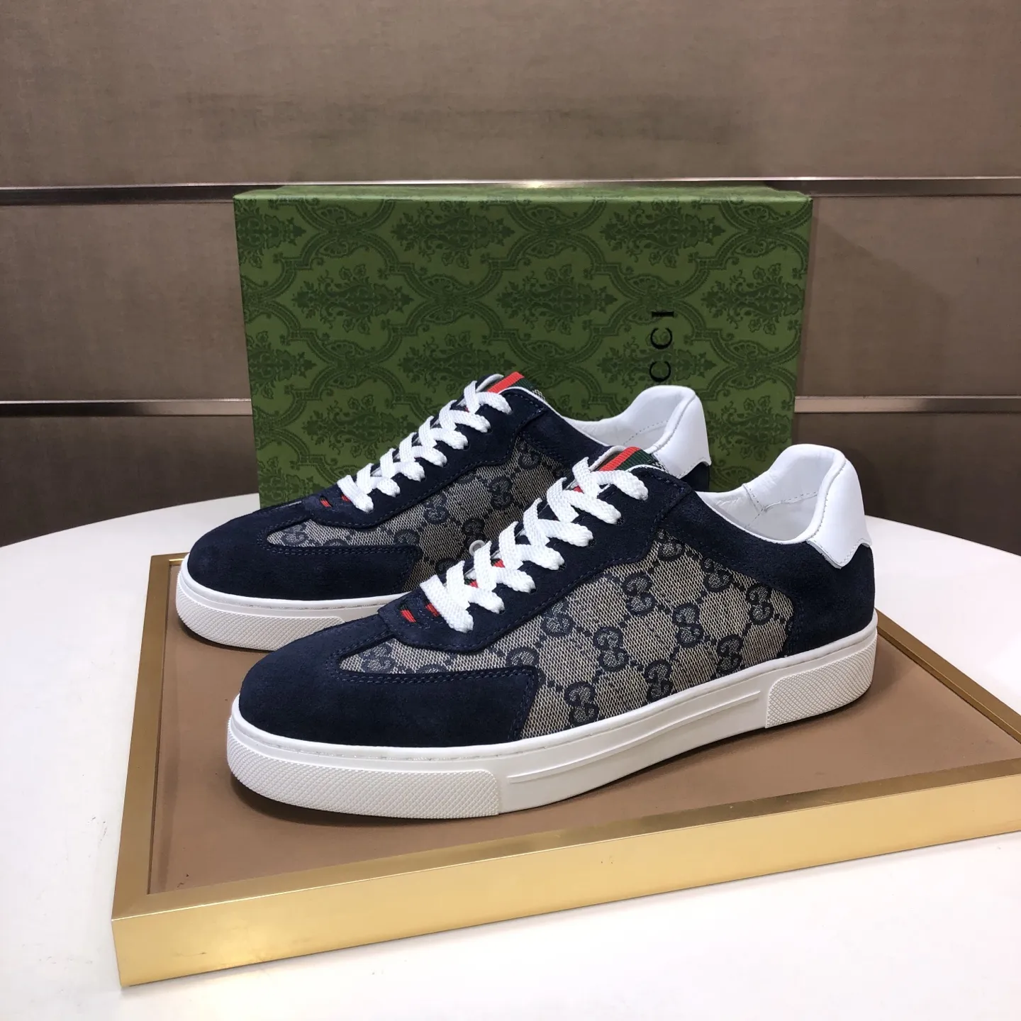 工厂批200💰【GUCCI 古奇】官网1:1运动男鞋火爆上市,采用原版古奇布料+面筋内里,再加官网原版1:1舒适大底。时尚百搭,着脚超舒适、透气。5色可选,标准鞋码38/45(45定做不退换)