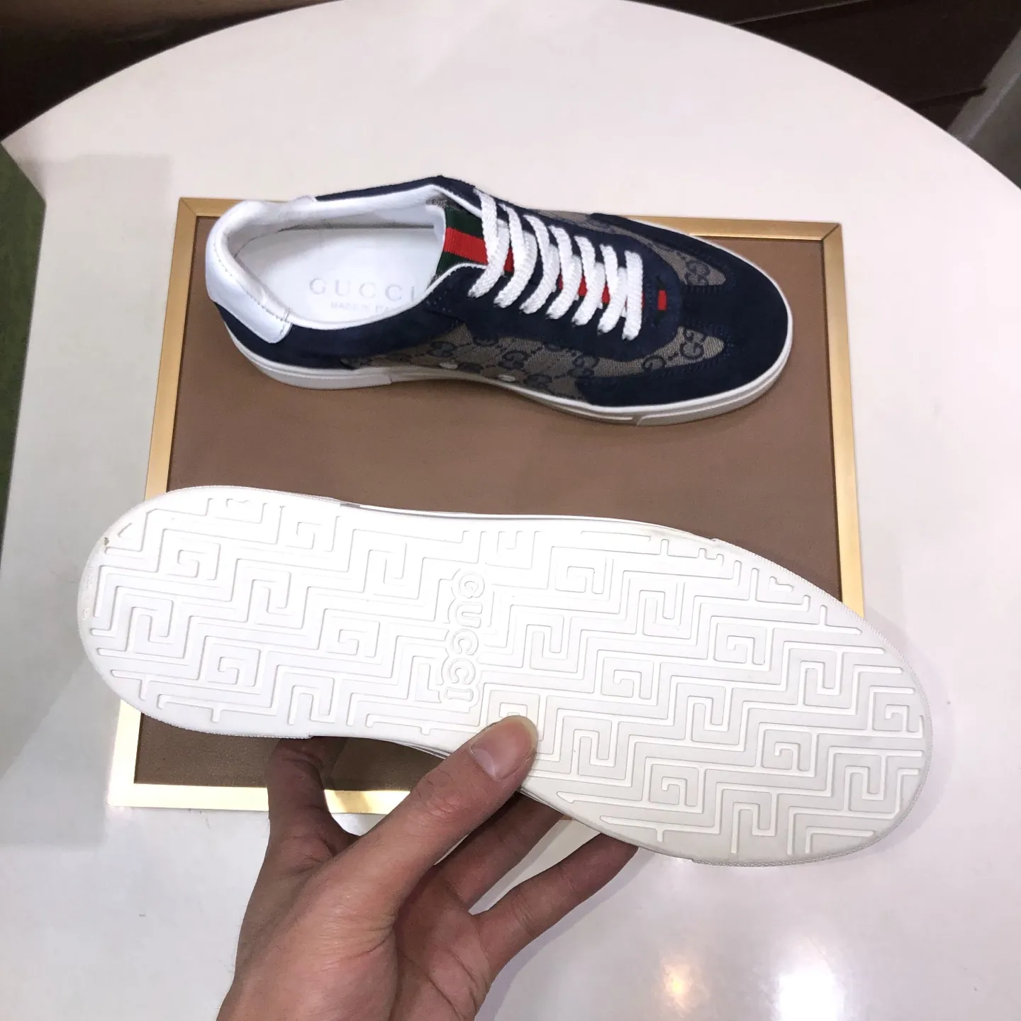 工厂批200💰【GUCCI 古奇】官网1:1运动男鞋火爆上市，采用原版古奇布料+面筋内里，再加官网原版1:1舒适大底。时尚百搭，着脚超舒适、透气。5色可选，标准鞋码38/45（45定做不退换)