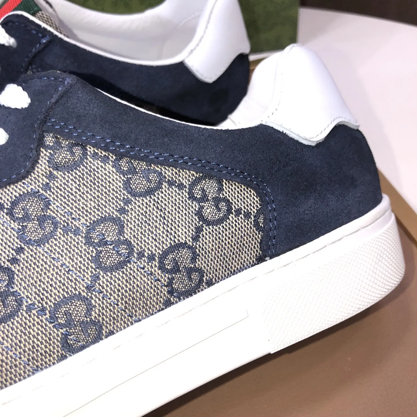 工厂批200💰【GUCCI 古奇】官网1:1运动男鞋火爆上市,采用原版古奇布料+面筋内里,再加官网原版1:1舒适大底。时尚百搭,着脚超舒适、透气。5色可选,标准鞋码38/45(45定做不退换)