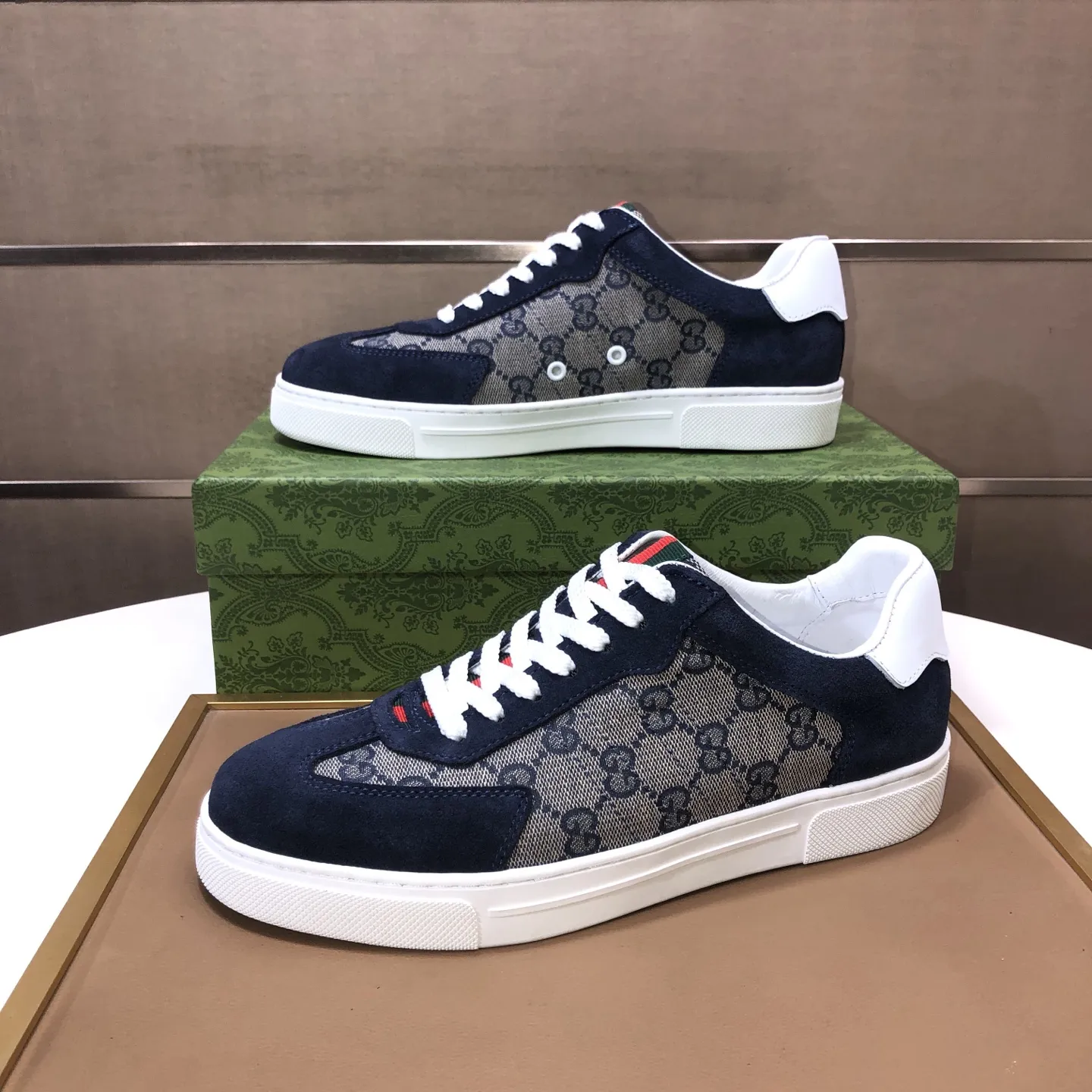 工厂批200💰【GUCCI 古奇】官网1:1运动男鞋火爆上市，采用原版古奇布料+面筋内里，再加官网原版1:1舒适大底。时尚百搭，着脚超舒适、透气。5色可选，标准鞋码38/45（45定做不退换)