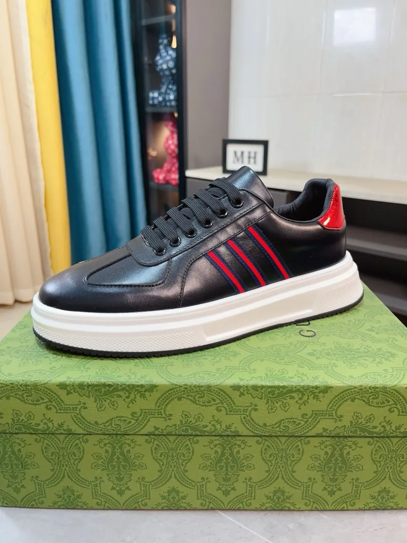 出厂价220🌹🌹GUCCI【古奇】新款男鞋高端品牌,最新時尚休闲男鞋,潮流百搭之款,轻松运动风,鞋面意大利进口头层牛皮 真皮内里 加超精细做工。原版个性时尚橡胶耐磨大底,上脚轻巧舒适,码数38-44