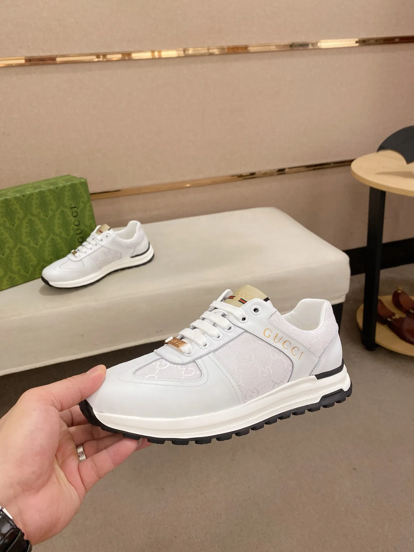 工厂价 200💰🇮🇹🇮🇹GUCCI(古奇)顶级🔍🔍新款专柜同步发售,鞋面🇮🇹意大利进口头层牛皮,全进口羊皮内里💪💪,完全1⃣️比1⃣️复刻🇮🇹💪💪,⚠鞋底:原厂特供原版底,独家活动成型底超级舒适,⚠原厂跟单货,🔍🔍高品质,可随意进出专柜,欢迎对比⚠。码数:38-44(45定做不退换)