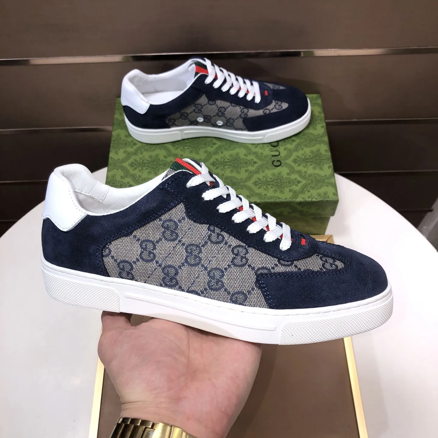 工厂批200💰【GUCCI 古奇】官网1:1运动男鞋火爆上市,采用原版古奇布料+面筋内里,再加官网原版1:1舒适大底。时尚百搭,着脚超舒适、透气。5色可选,标准鞋码38/45(45定做不退换)