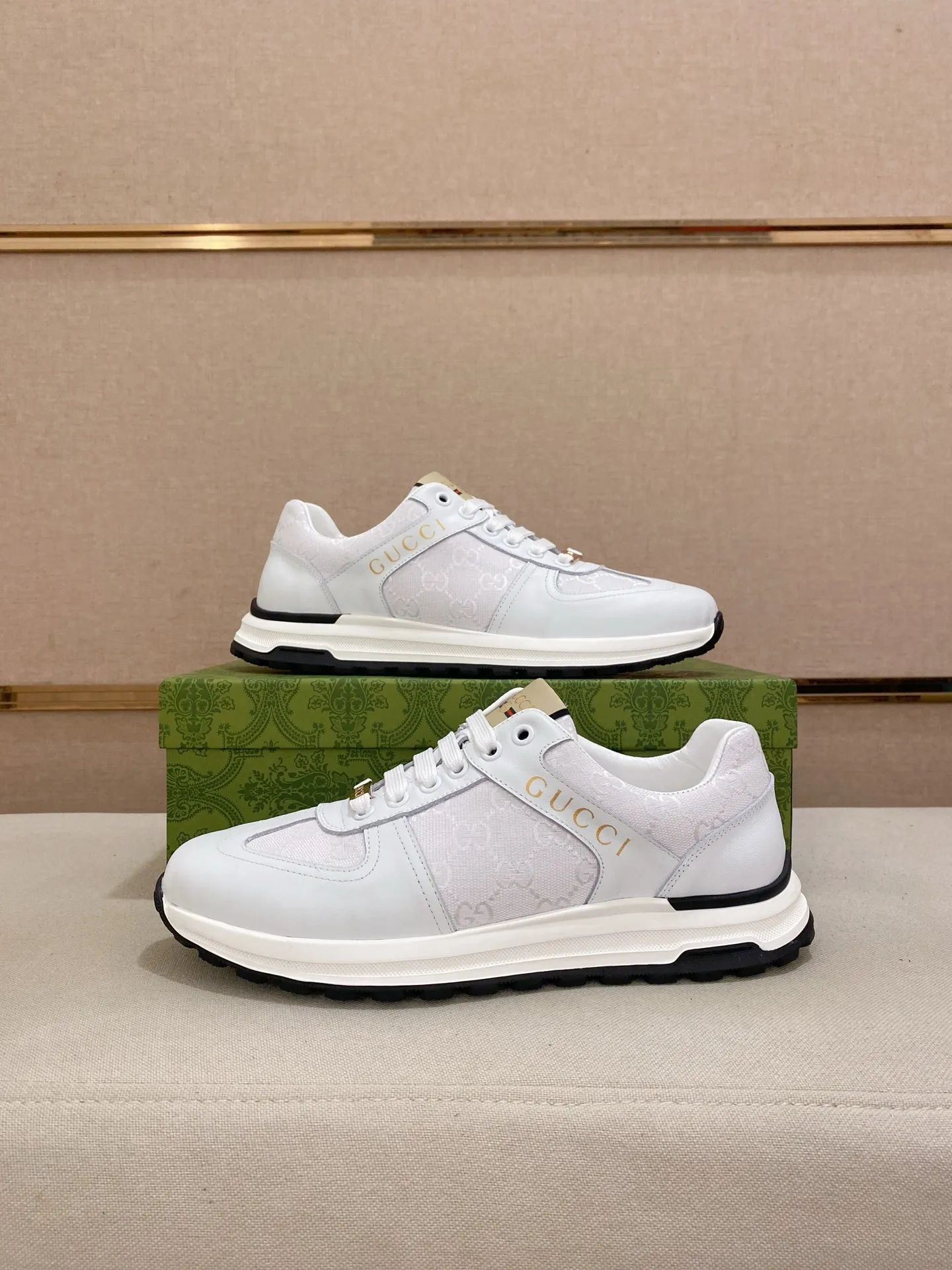 工厂价 200💰🇮🇹🇮🇹GUCCI(古奇)顶级🔍🔍新款专柜同步发售,鞋面🇮🇹意大利进口头层牛皮,全进口羊皮内里💪💪,完全1⃣️比1⃣️复刻🇮🇹💪💪,⚠鞋底:原厂特供原版底,独家活动成型底超级舒适,⚠原厂跟单货,🔍🔍高品质,可随意进出专柜,欢迎对比⚠。码数:38-44(45定做不退换)