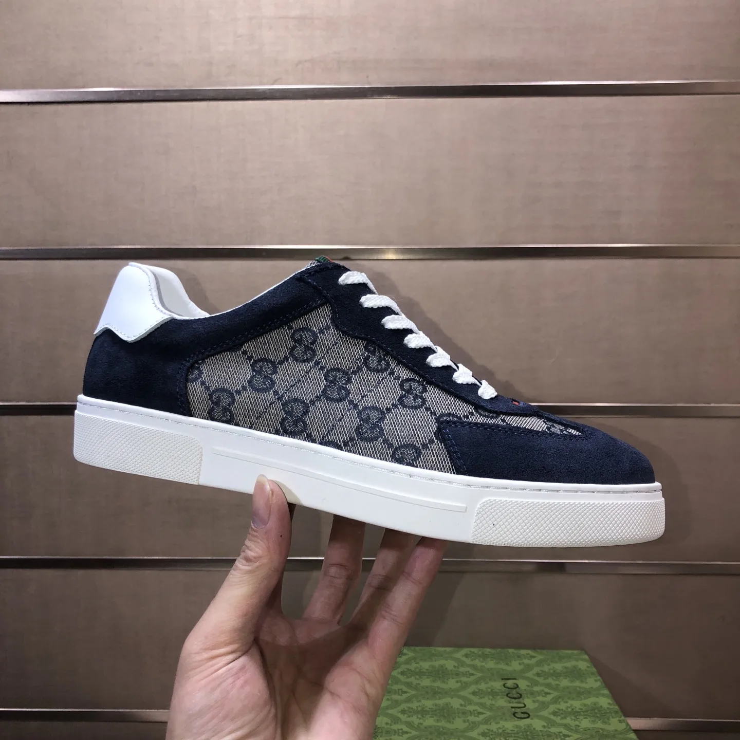 工厂批200💰【GUCCI 古奇】官网1:1运动男鞋火爆上市，采用原版古奇布料+面筋内里，再加官网原版1:1舒适大底。时尚百搭，着脚超舒适、透气。5色可选，标准鞋码38/45（45定做不退换)