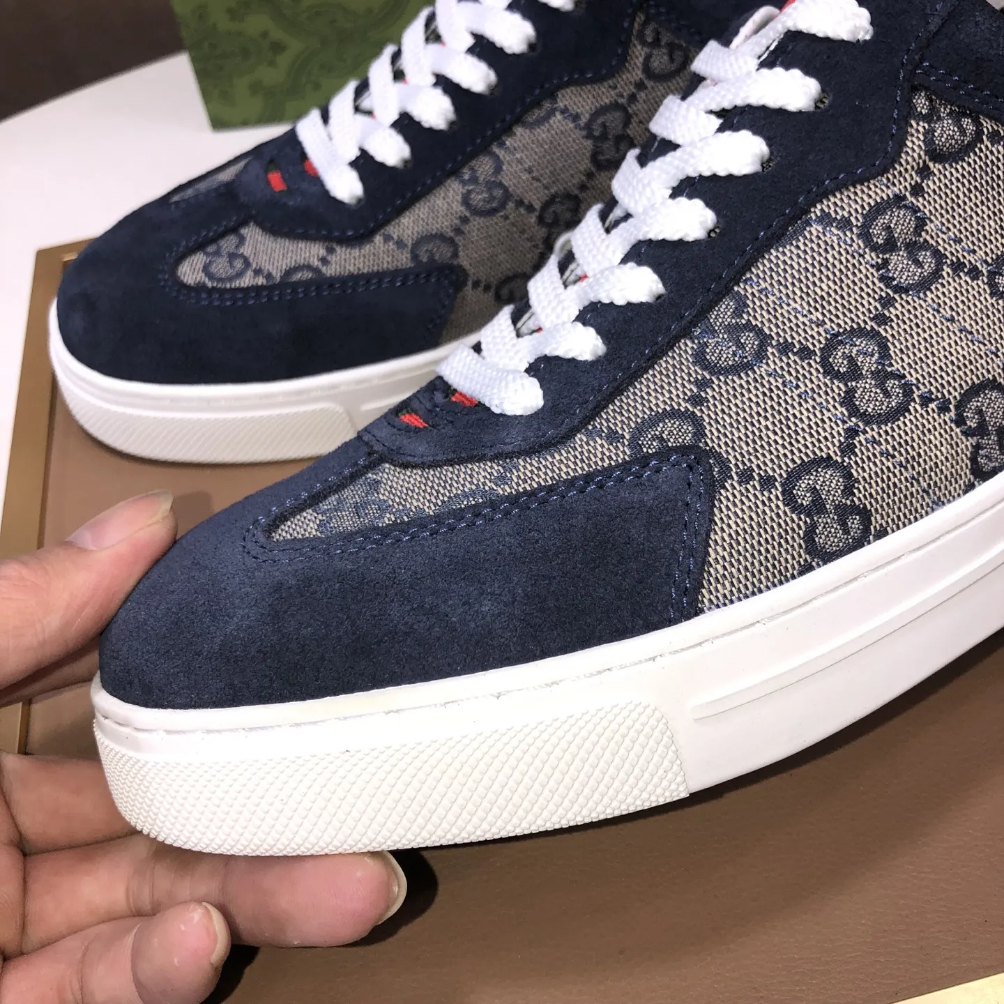 工厂批200💰【GUCCI 古奇】官网1:1运动男鞋火爆上市，采用原版古奇布料+面筋内里，再加官网原版1:1舒适大底。时尚百搭，着脚超舒适、透气。5色可选，标准鞋码38/45（45定做不退换)