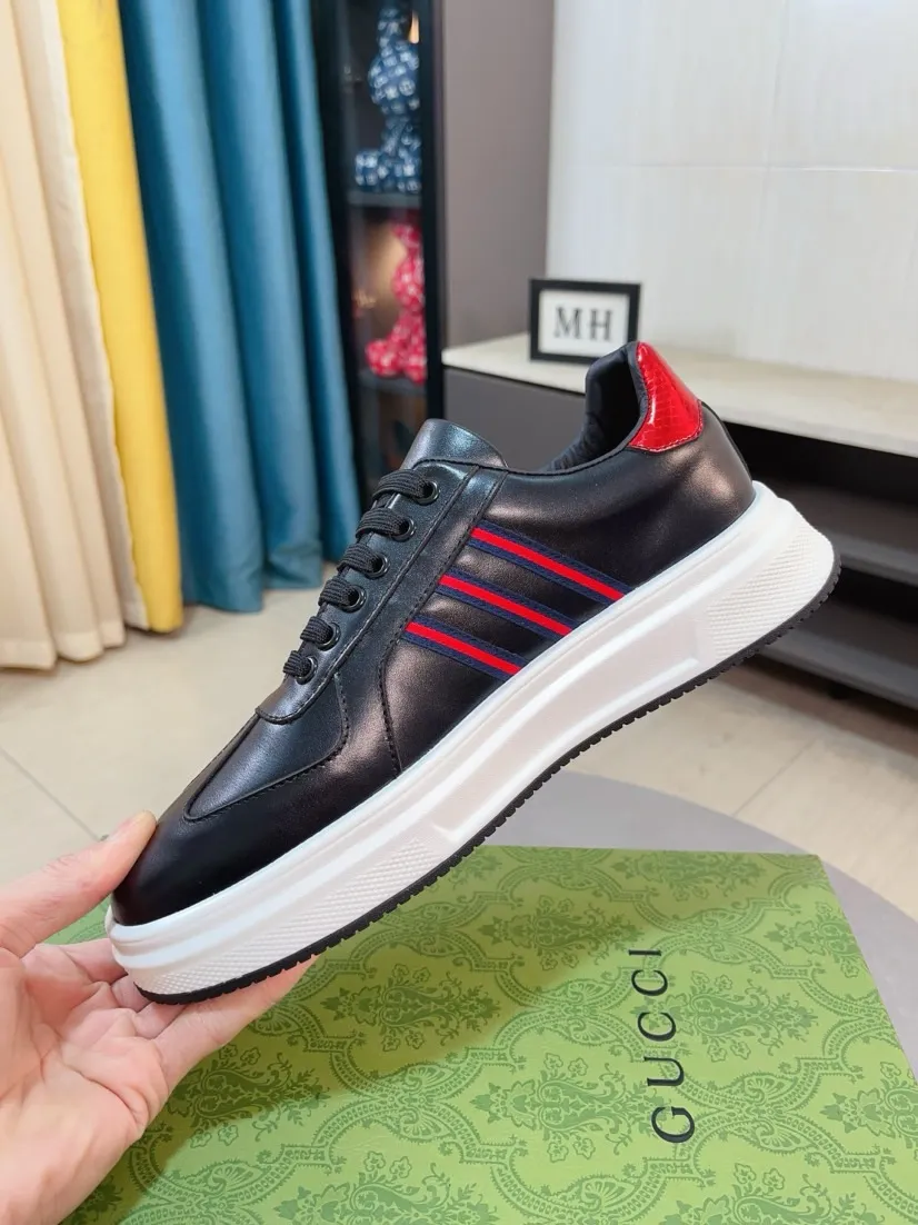 出厂价220🌹🌹GUCCI【古奇】新款男鞋高端品牌,最新時尚休闲男鞋,潮流百搭之款,轻松运动风,鞋面意大利进口头层牛皮 真皮内里 加超精细做工。原版个性时尚橡胶耐磨大底,上脚轻巧舒适,码数38-44