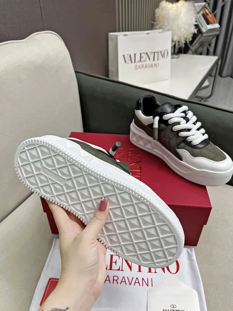 Valentino 0024