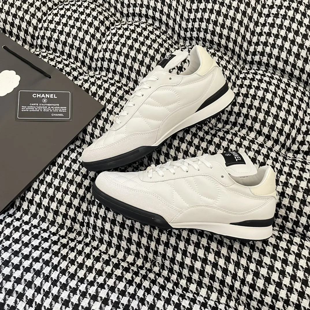 ✅🍿️💰230 （配送全套包装） 香奈儿休闲鞋 ⚠️高版本 CHANEL 香奈儿 2023顶级专柜 官网上新 秋冬新款 香奈儿电绣菱格休闲鞋 小红书推荐 热搜新款 街拍同款 ➤ 原版开模 代购版本 ➤ 进口小羊皮 ➤ 内里羊皮 ➤ 垫脚丝绸牛皮 ➤ 私膜TPU大底 ➤ 全套专柜包装 Szie:35-40