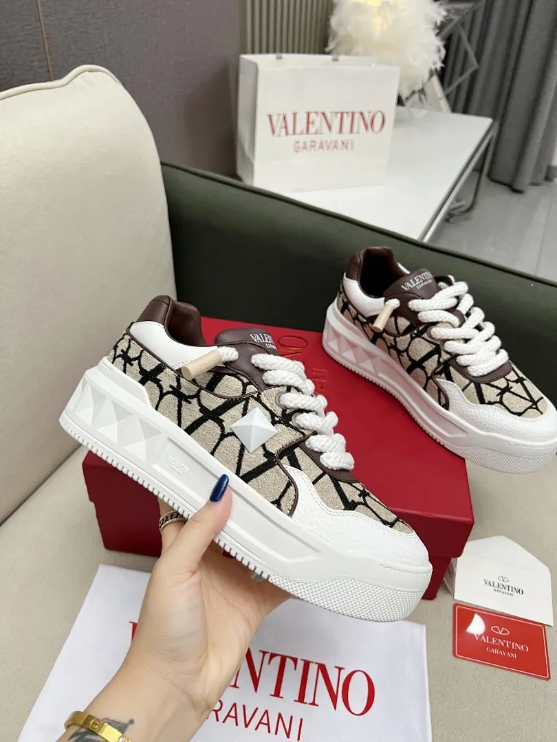 Valentino 0022