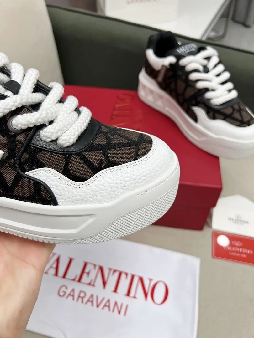 Valentino 0000