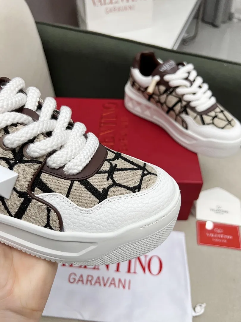 Valentino 0022