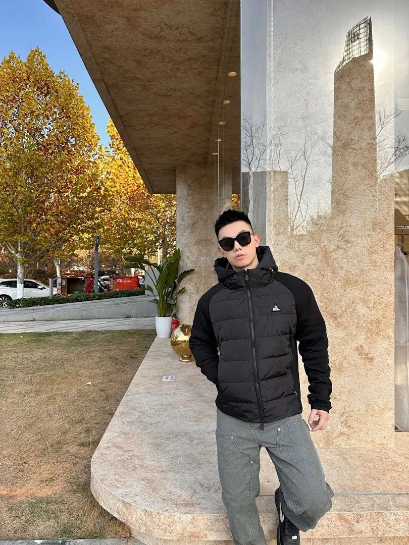 MONCLER蒙口MC 三角标梭织拼接连帽羽绒服