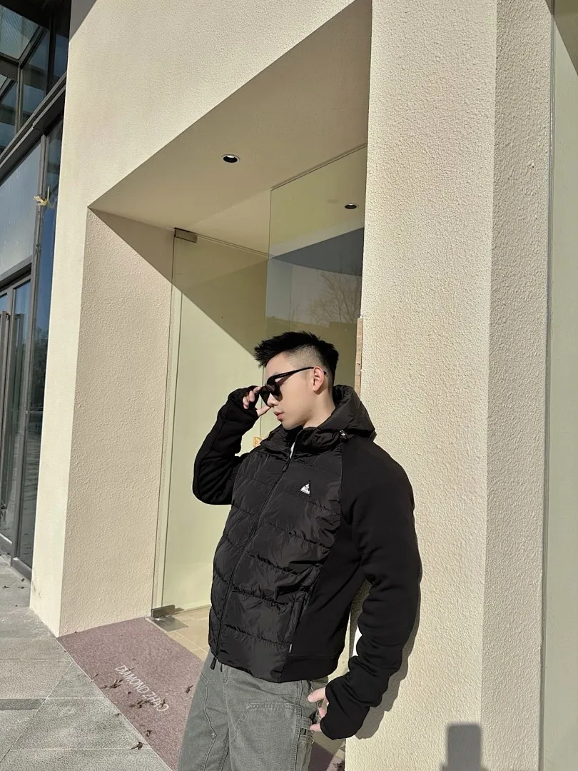 MONCLER蒙口MC 三角标梭织拼接连帽羽绒服