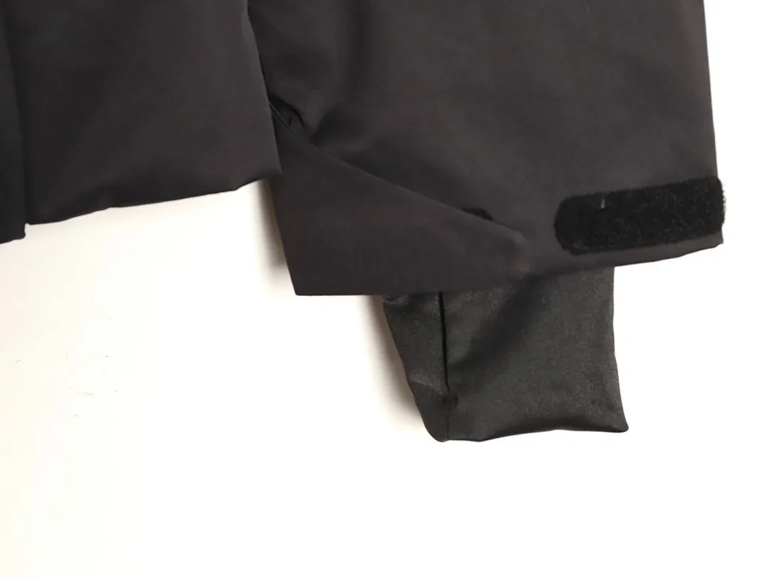 Moncler 蒙口 Bauges披肩连帽狐狸毛领羽绒服